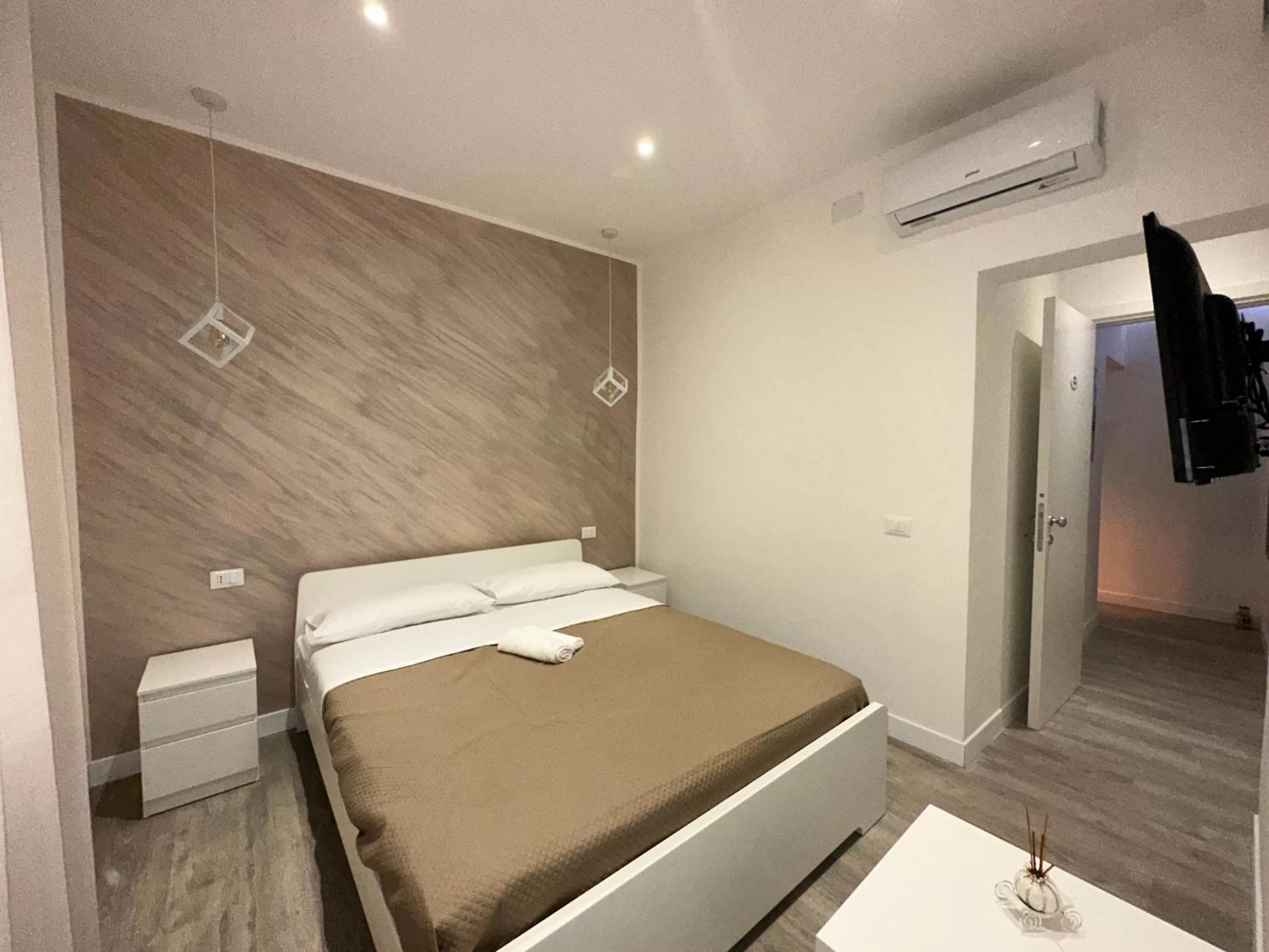 Photo of the whole room, Bed in ABT L'AURA