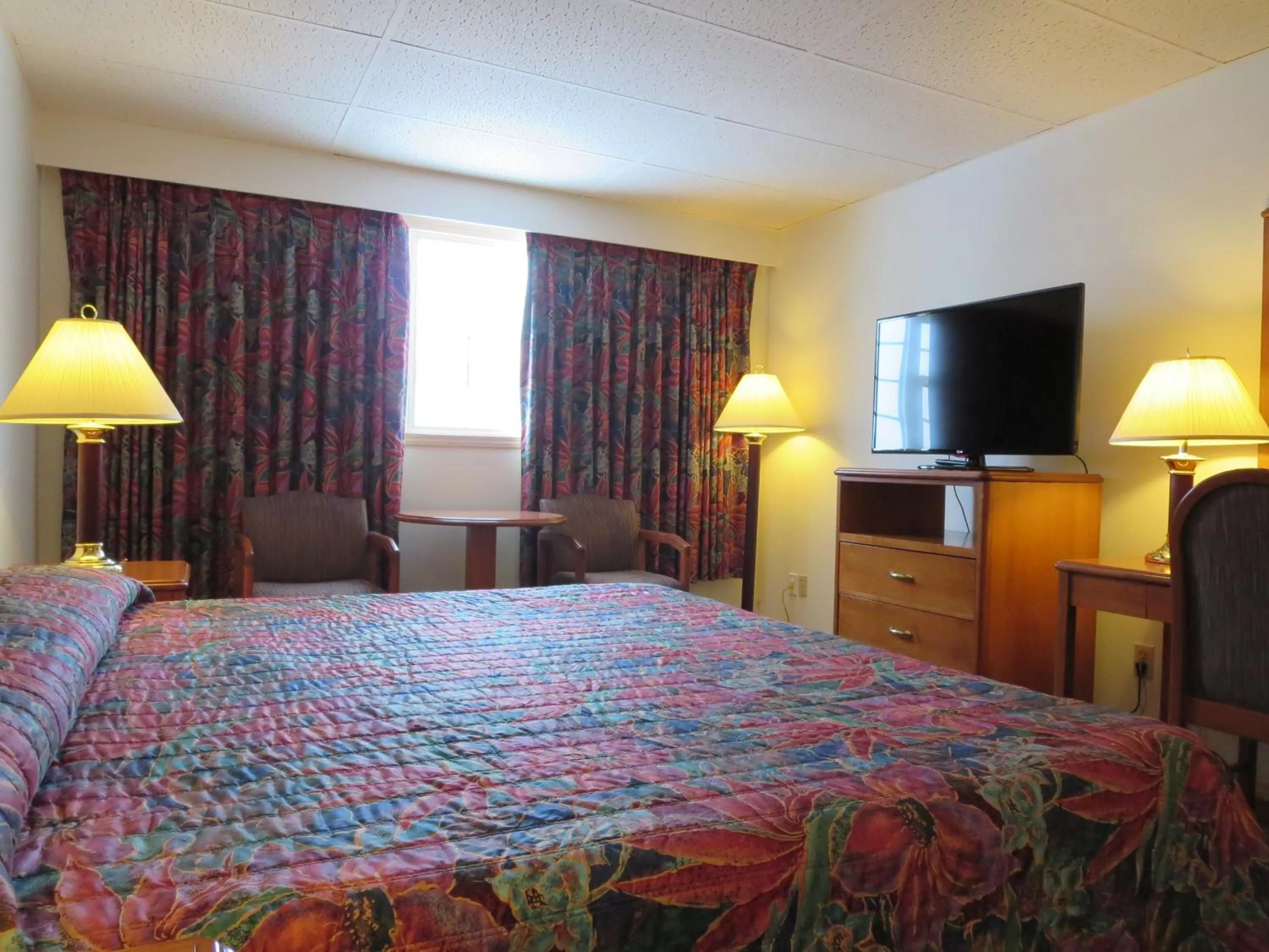 Bedroom in Town and Mountain Hotel