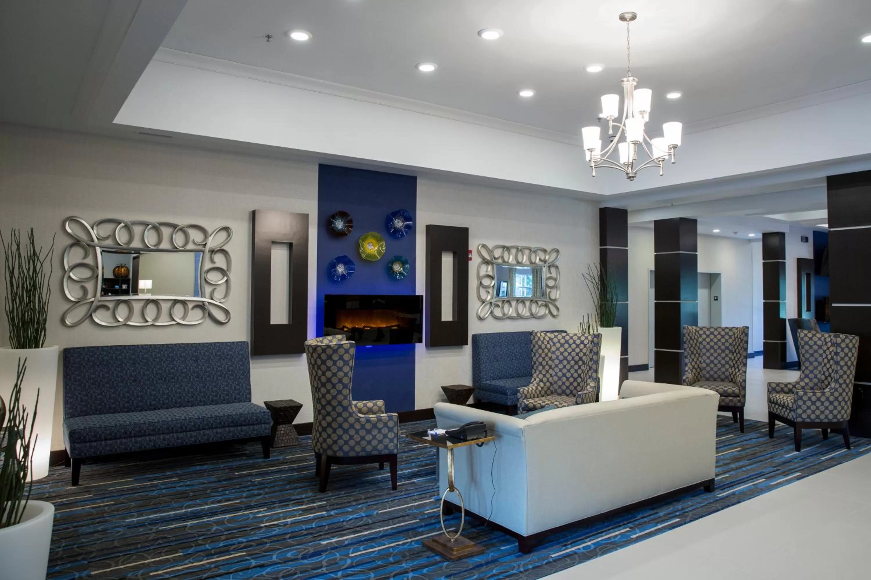 Lobby or reception in Holiday Inn Express and Suites Edwardsville by IHG
