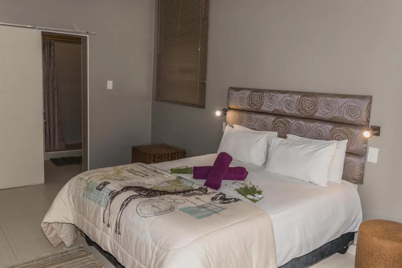 Bed in Out of Africa Town Lodge