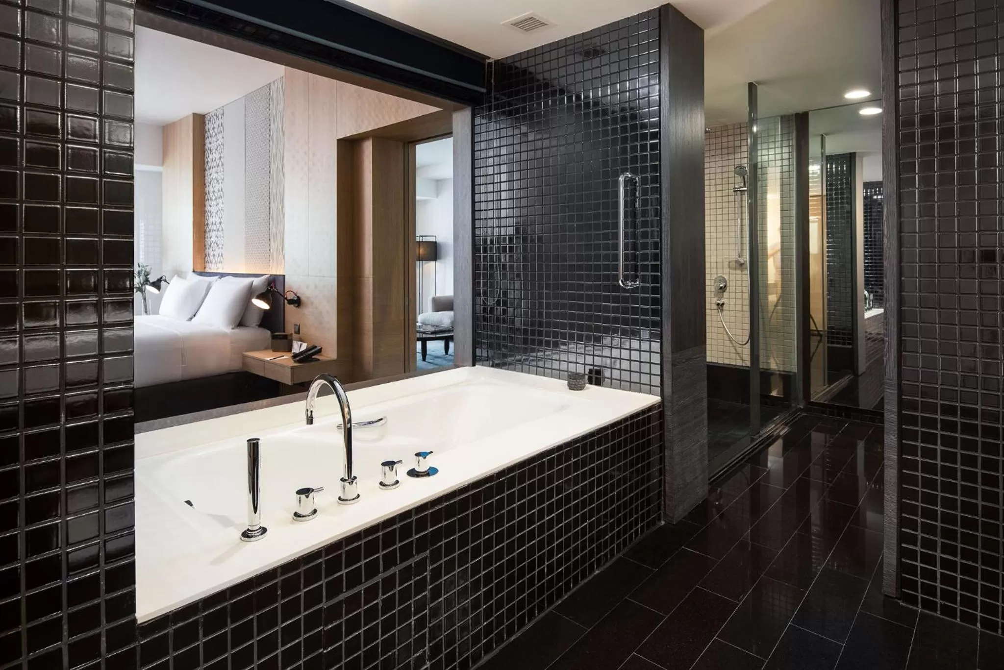 Bathroom, Bed in G Hotel Gurney