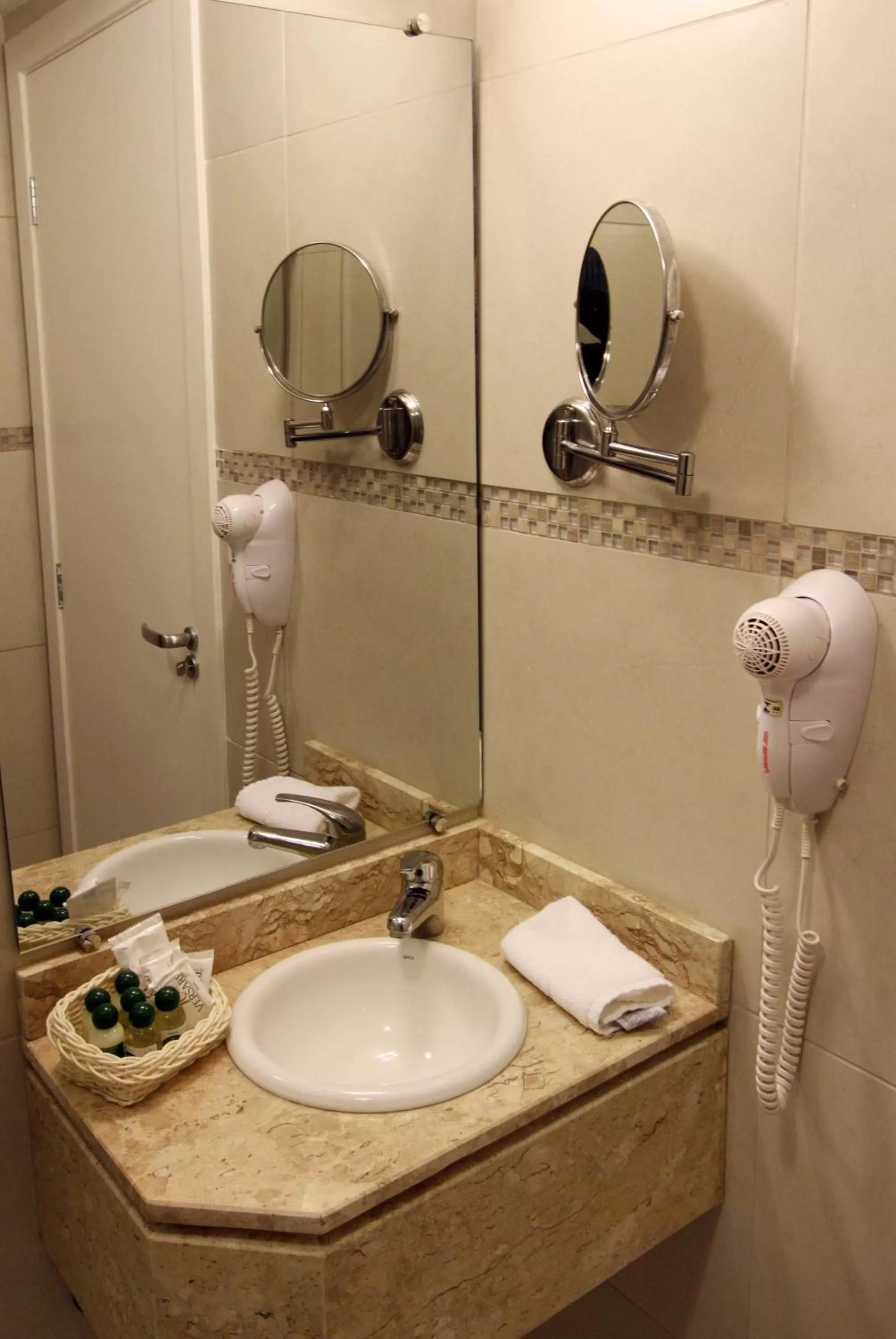 Bathroom in Hotel Curi Executive