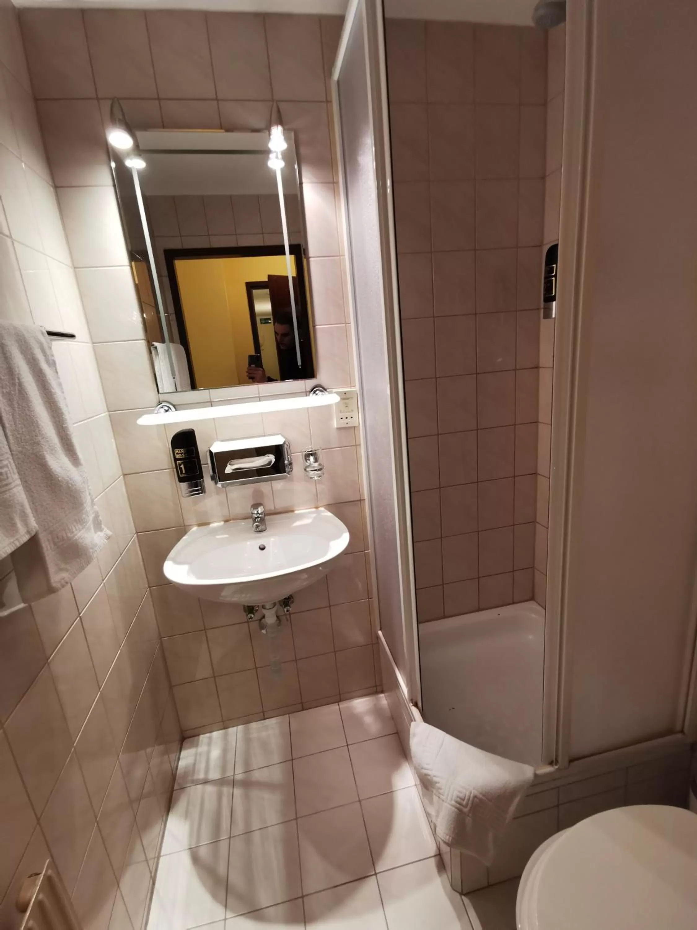 Shower in Hotel Bajazzo