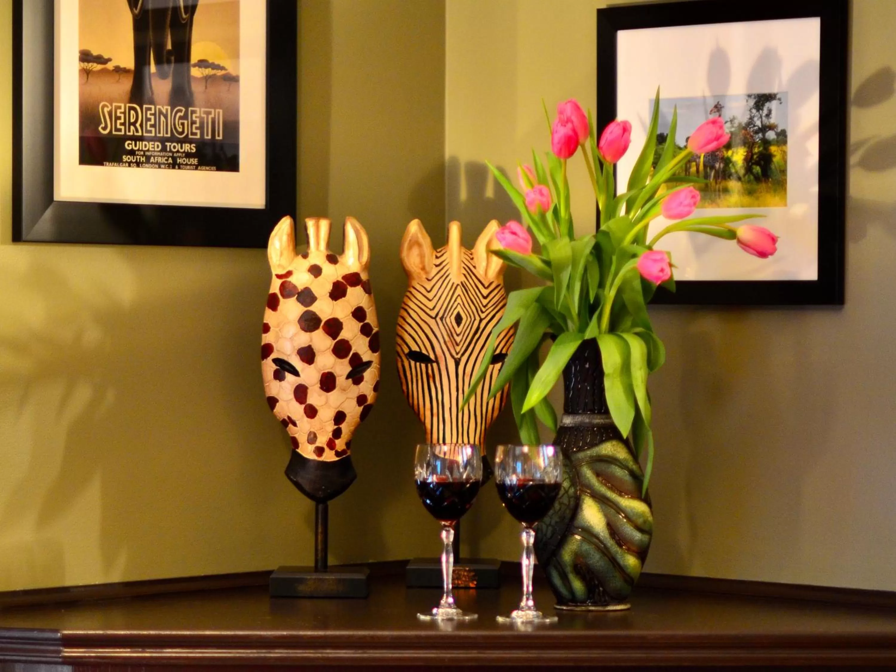 flat iron in Explorer House Bed & Breakfast