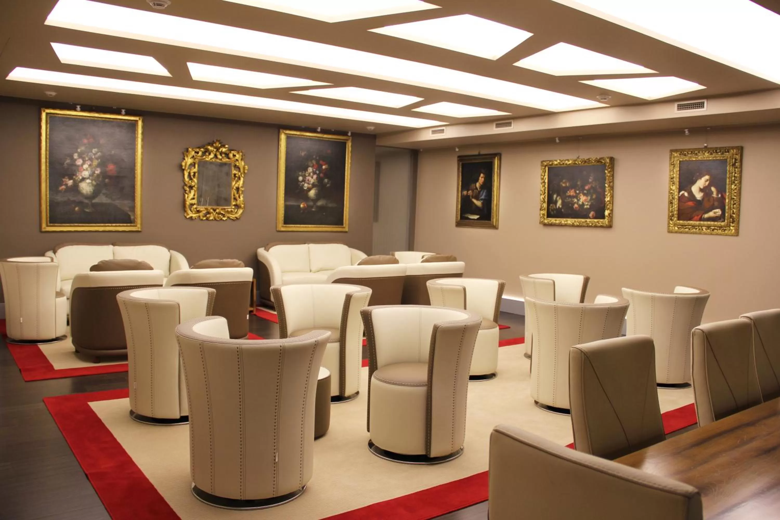 Communal lounge/ TV room in Harry's Bar Trevi Hotel & Restaurant