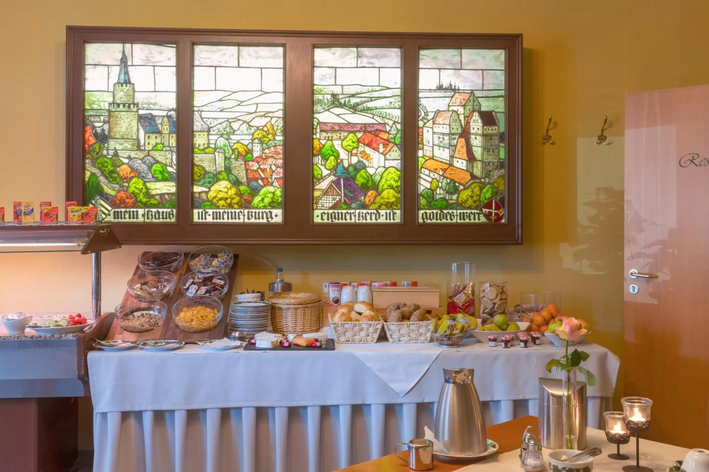 Breakfast in "Zur Altstadt - Am Fuße der Osterburg" Gaststätte, Pension, FEWO