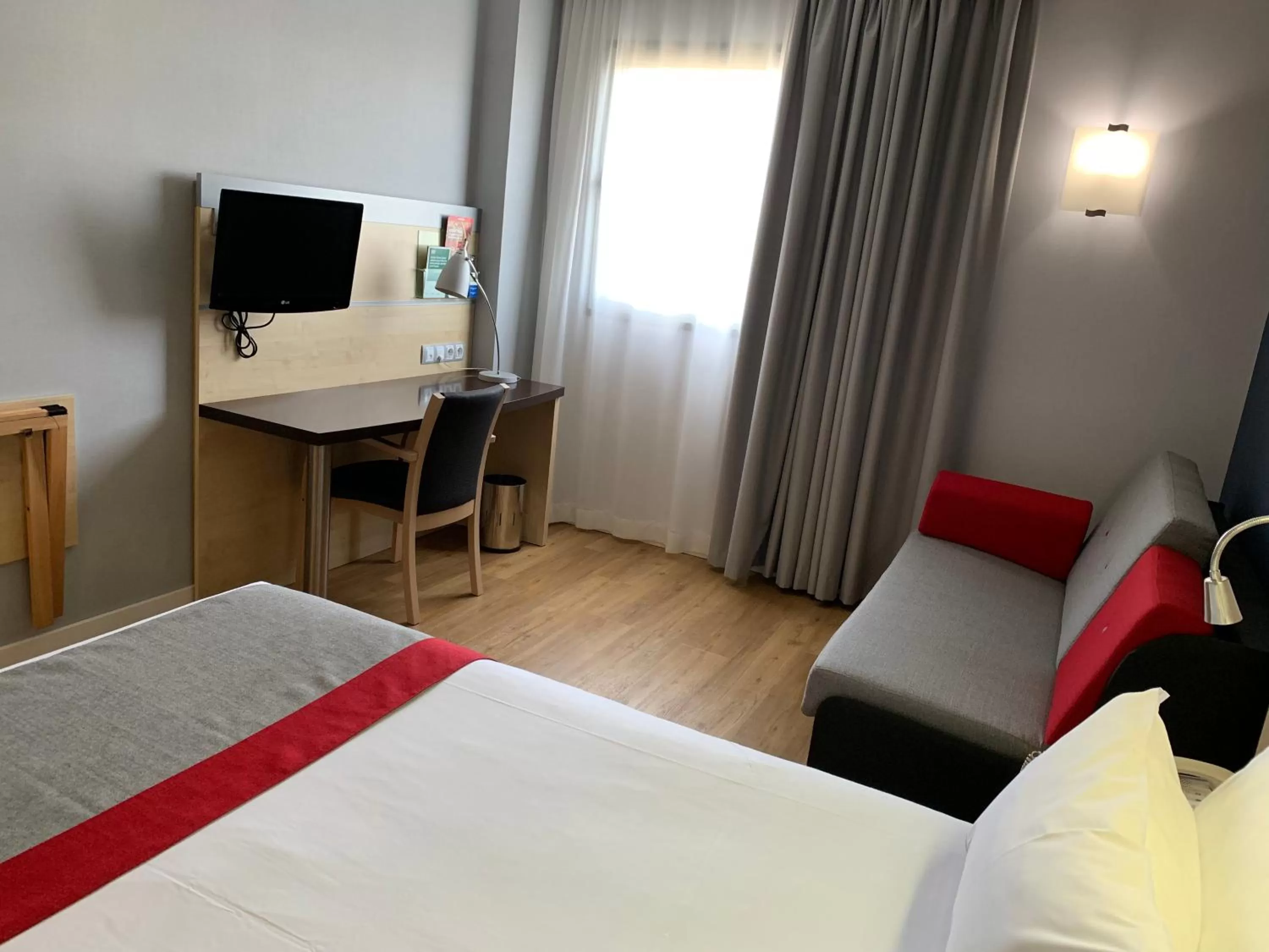 Bed in Holiday Inn Express Vitoria by IHG