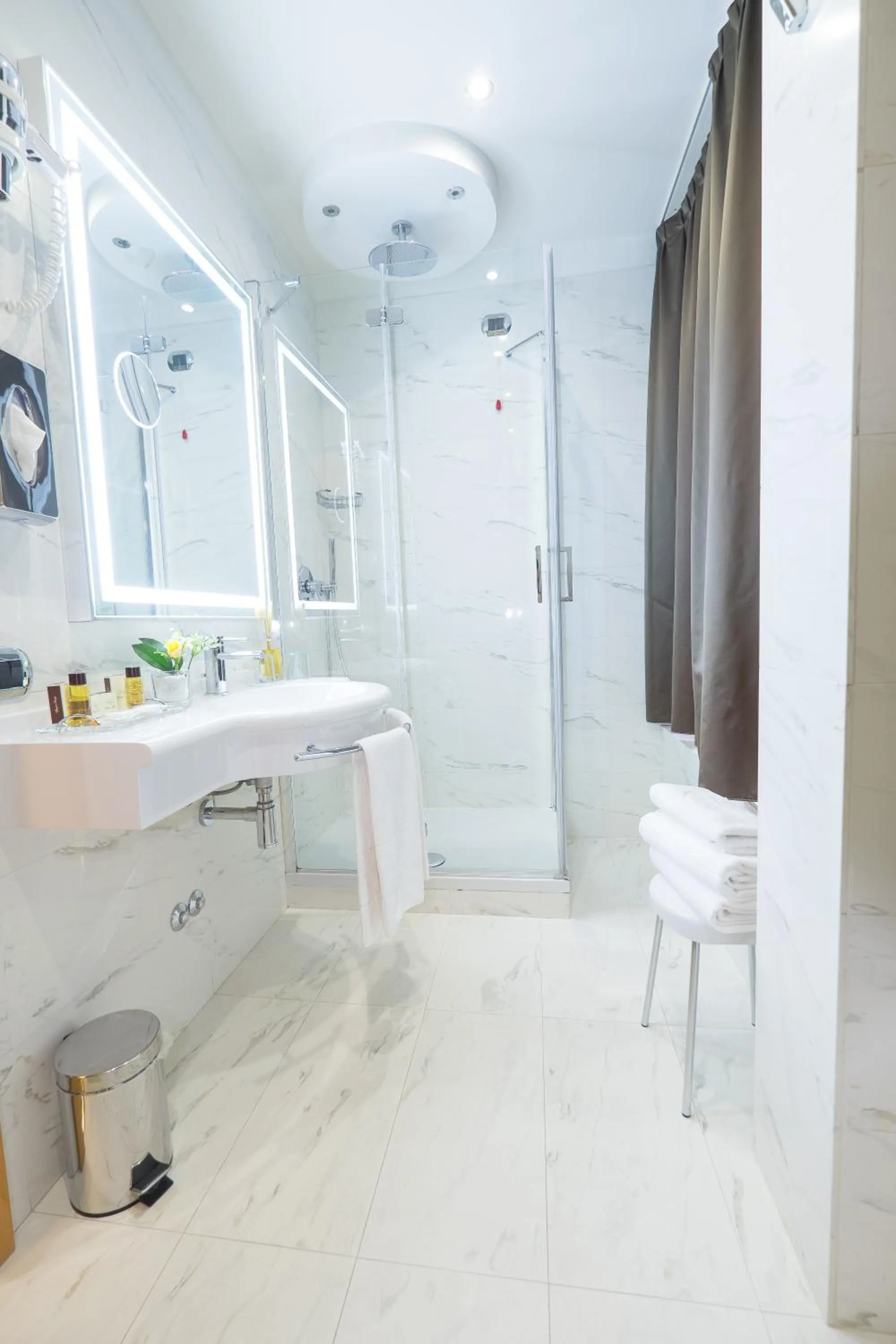 Shower in Hotel Teco