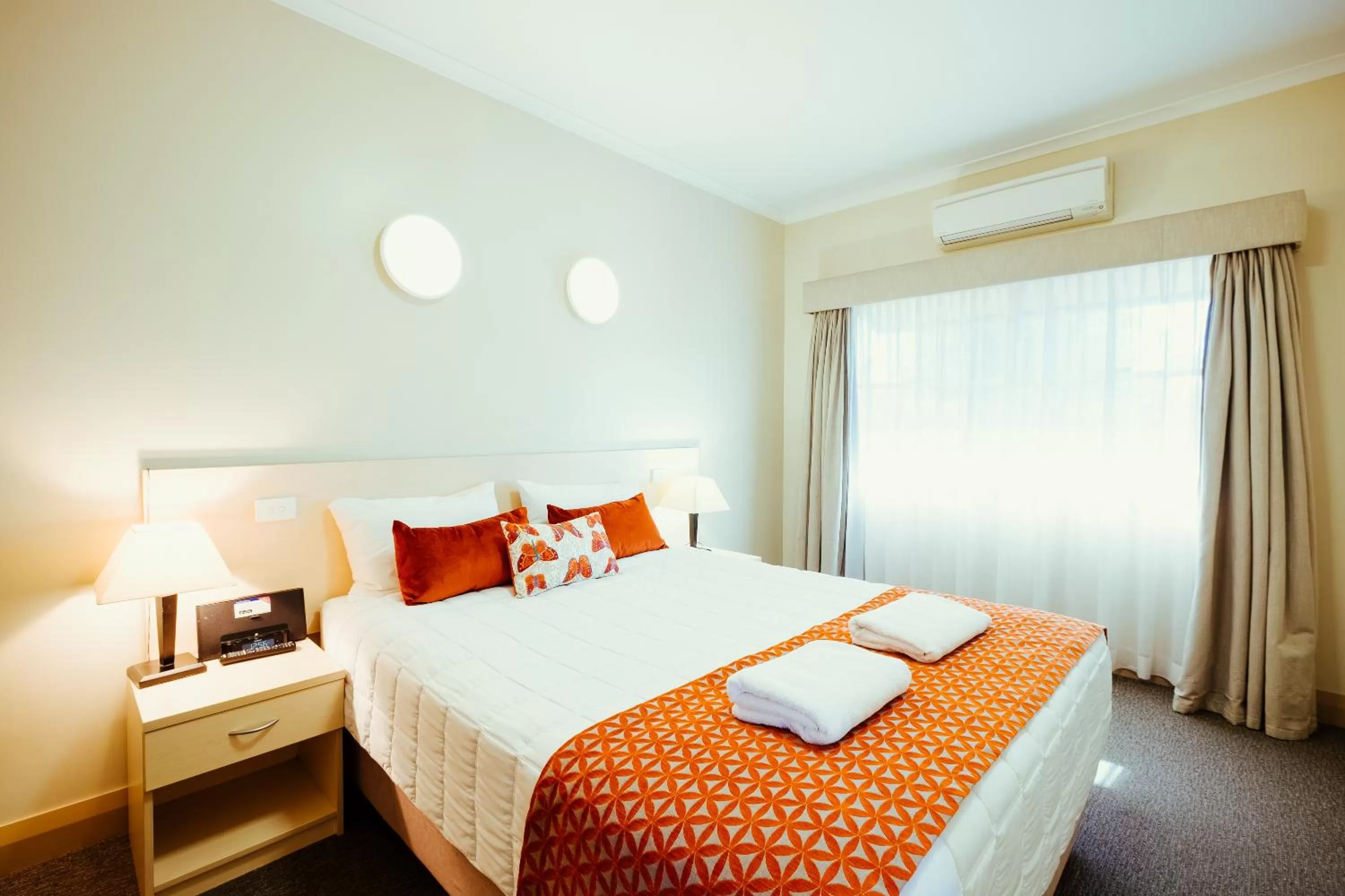 Bed in Club Motor Inn