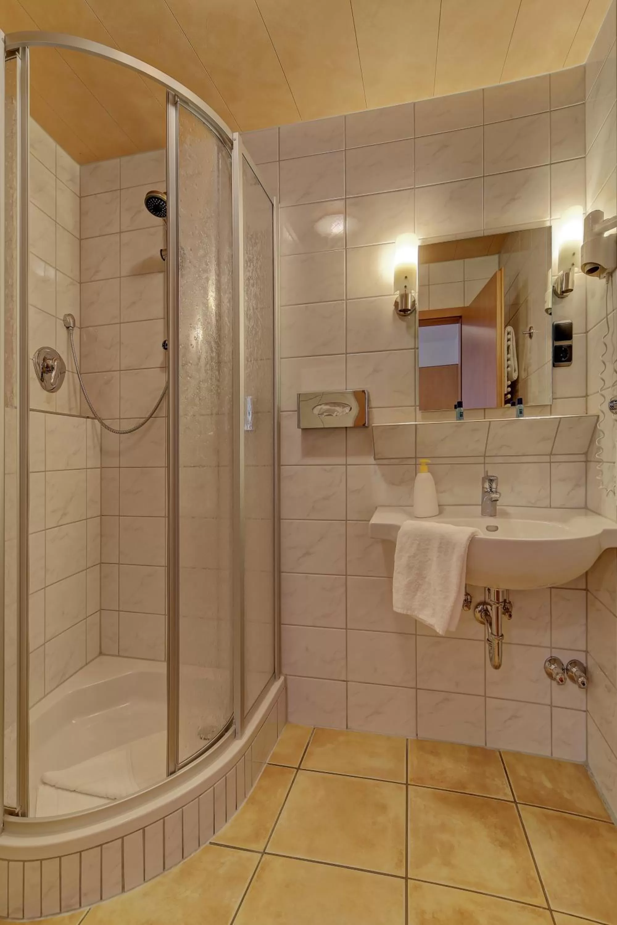 Photo of the whole room in Hotel Post