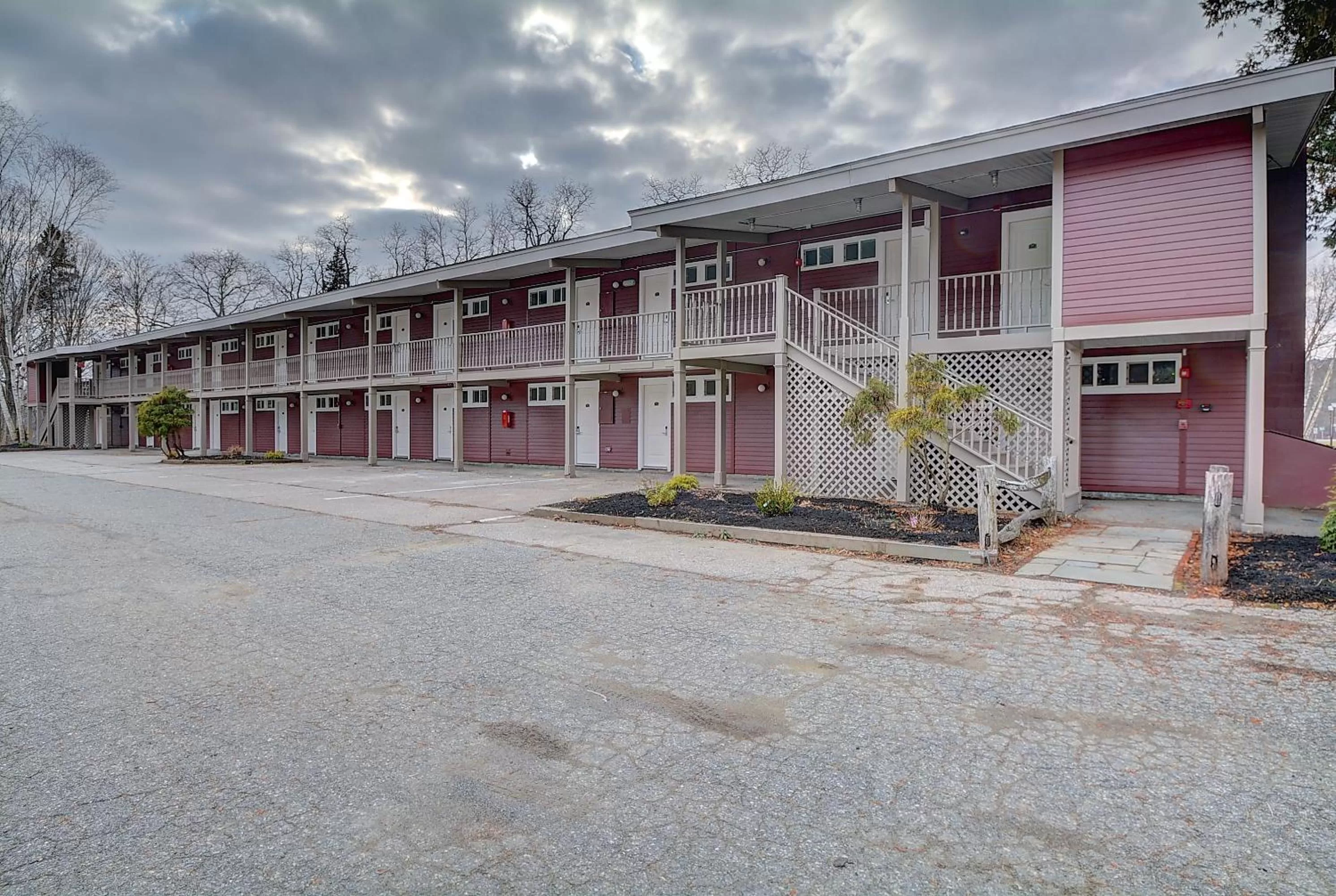 Property building in The Putney Inn