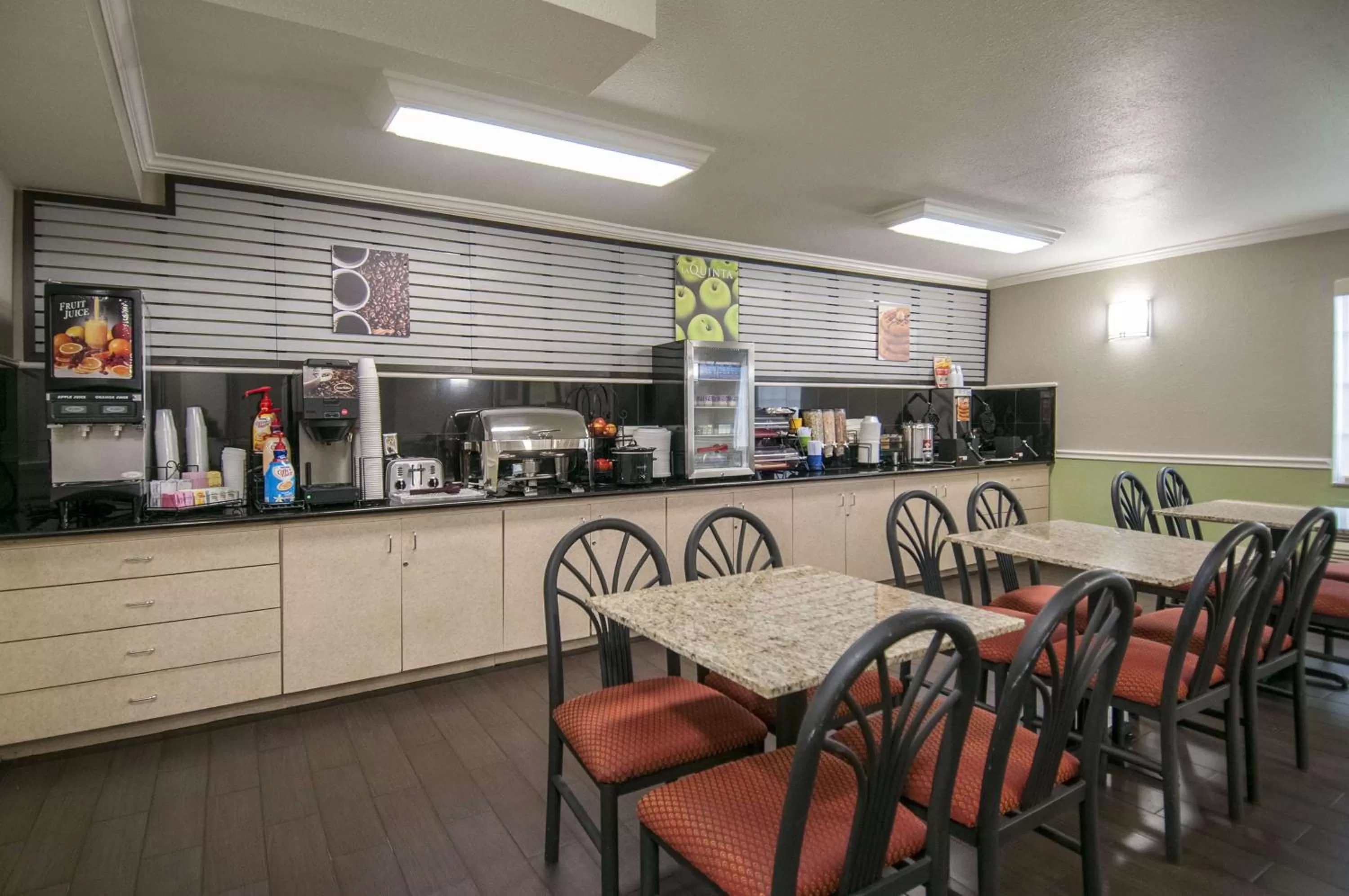 Restaurant/places to eat in La Quinta Inn by Wyndham San Antonio Brooks City Base