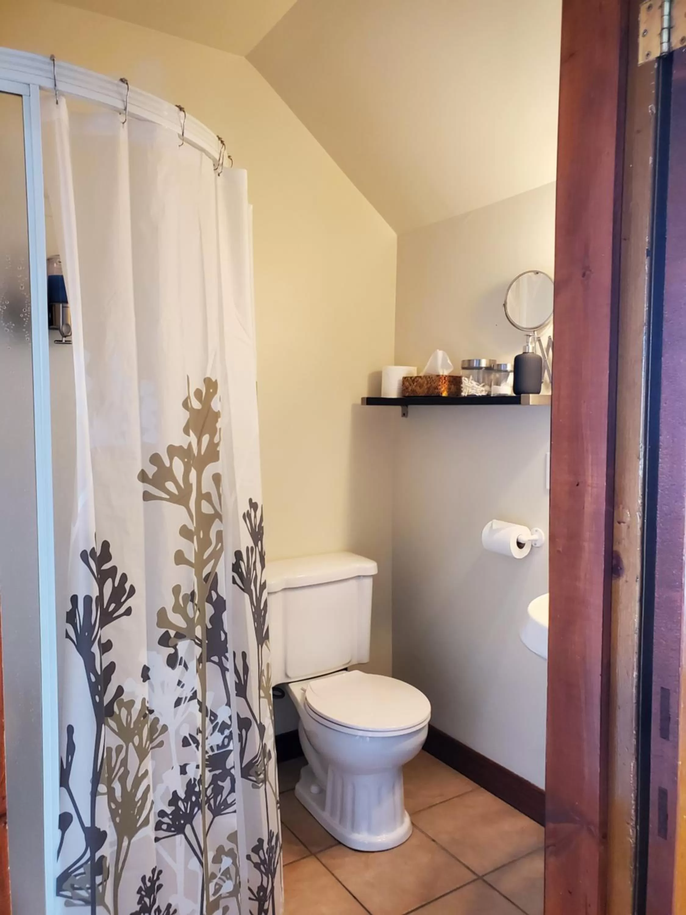 Bathroom in Orange Bistro