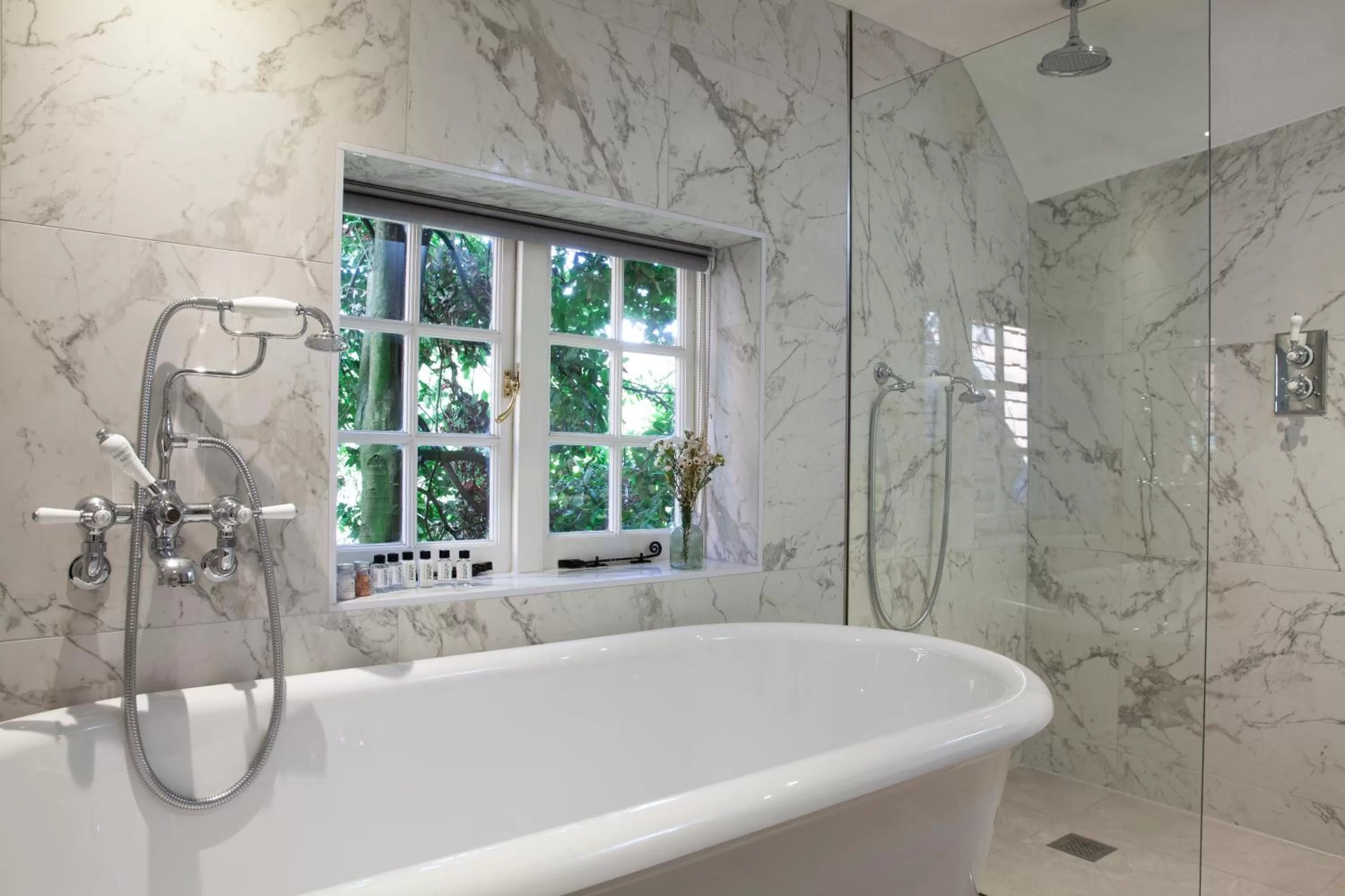 Bathroom in The Angel Inn, Petworth