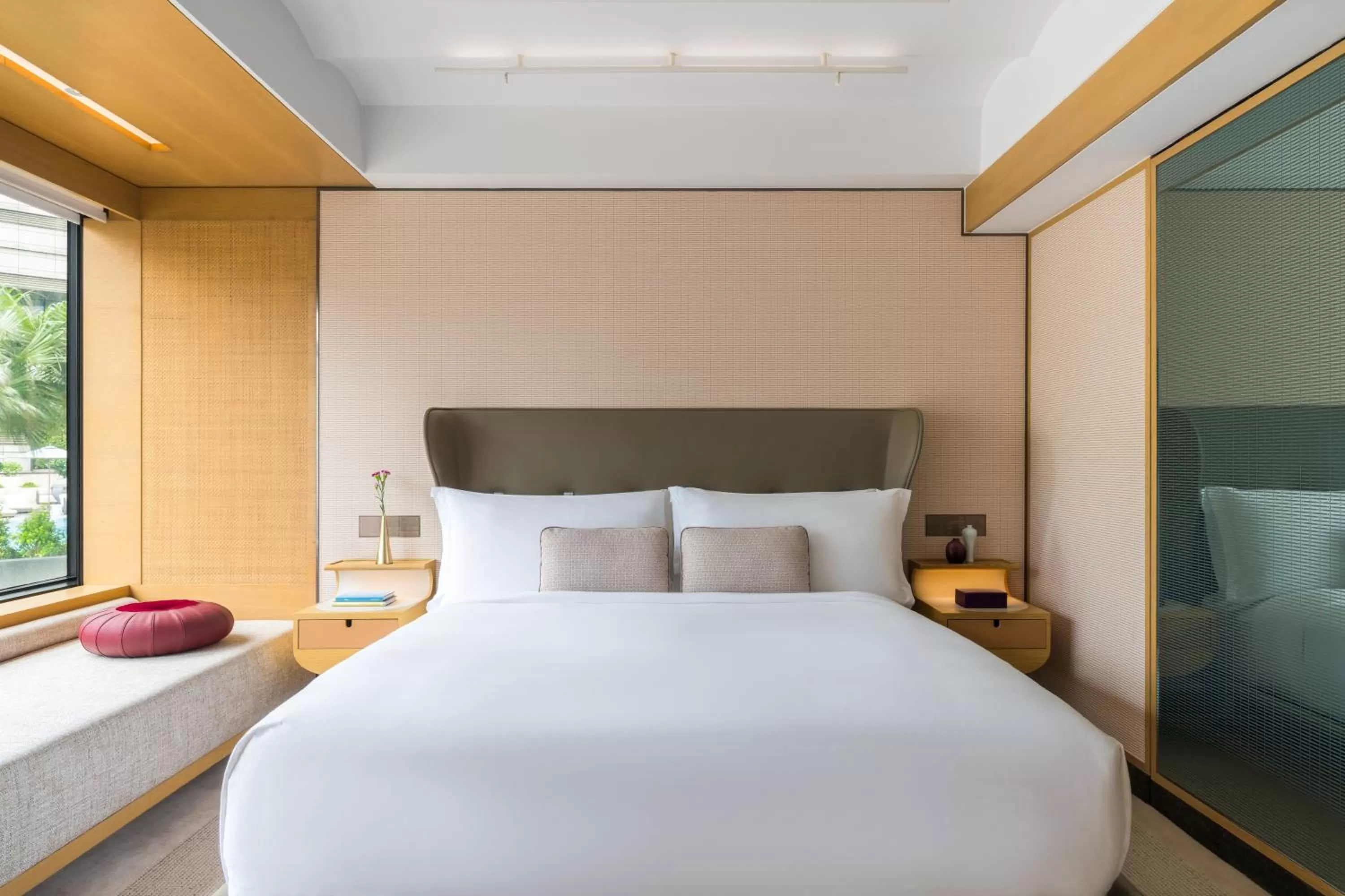 Bedroom, Bed in Regent Hong Kong