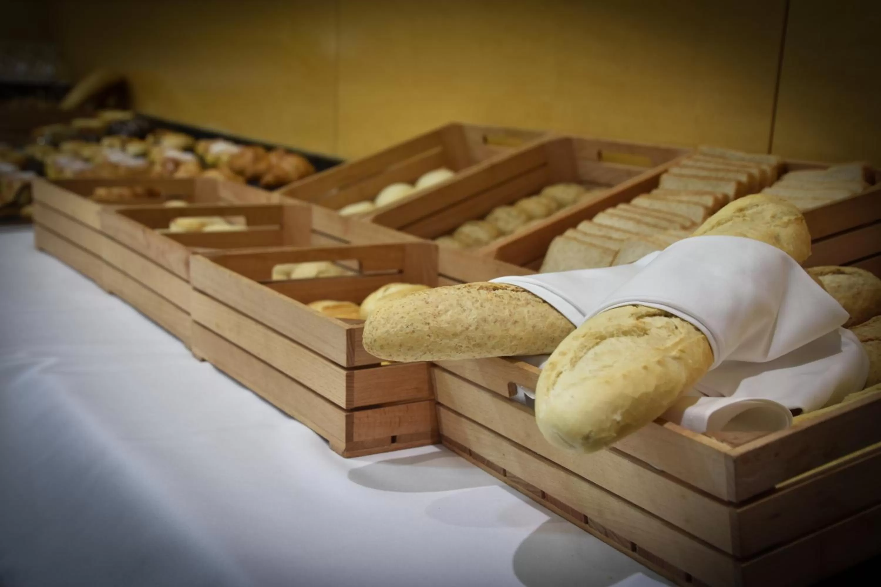 Buffet breakfast in Senator Parque Central