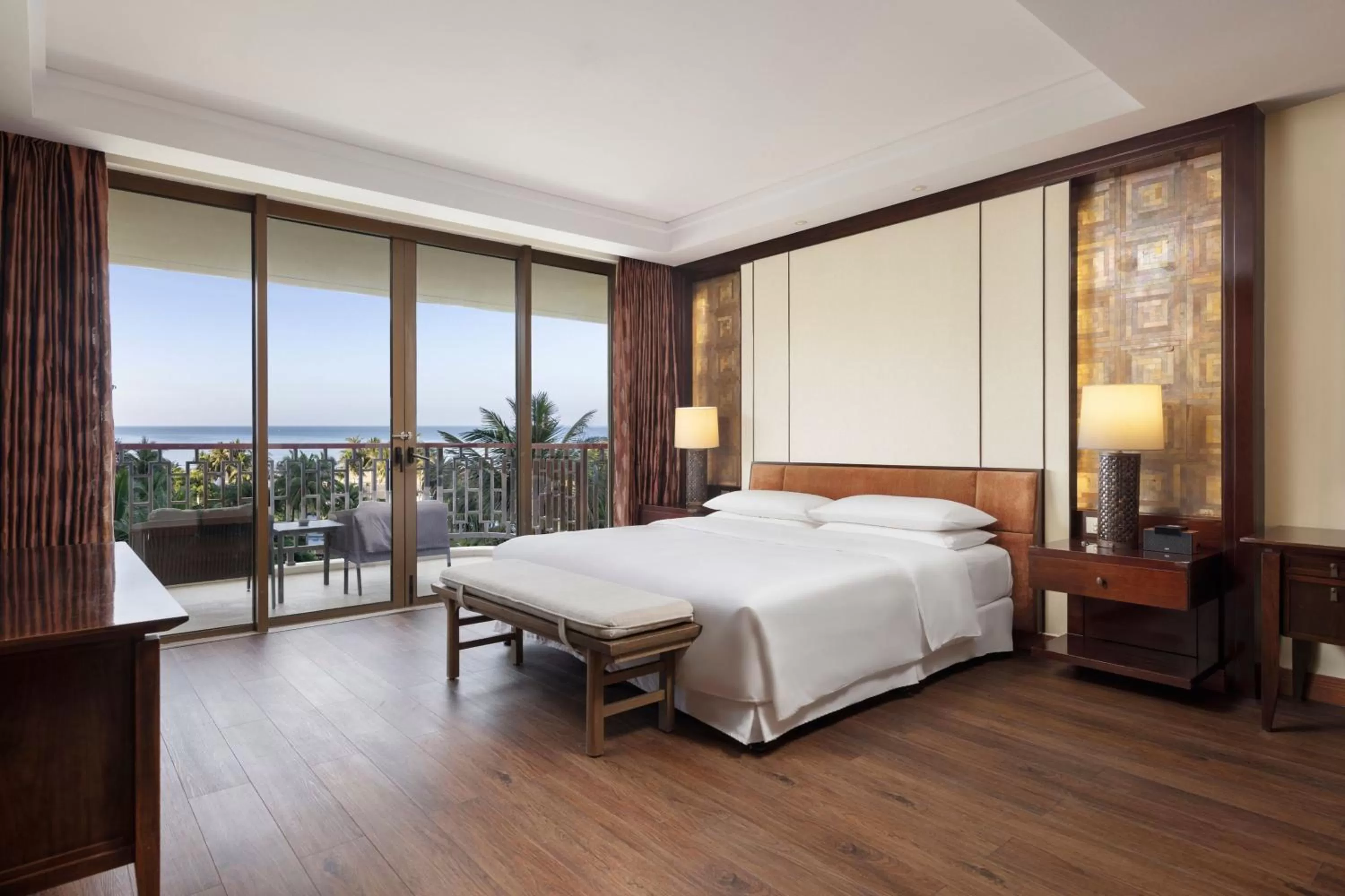 Bedroom, Bed in Sheraton Shenzhou Peninsula Resort