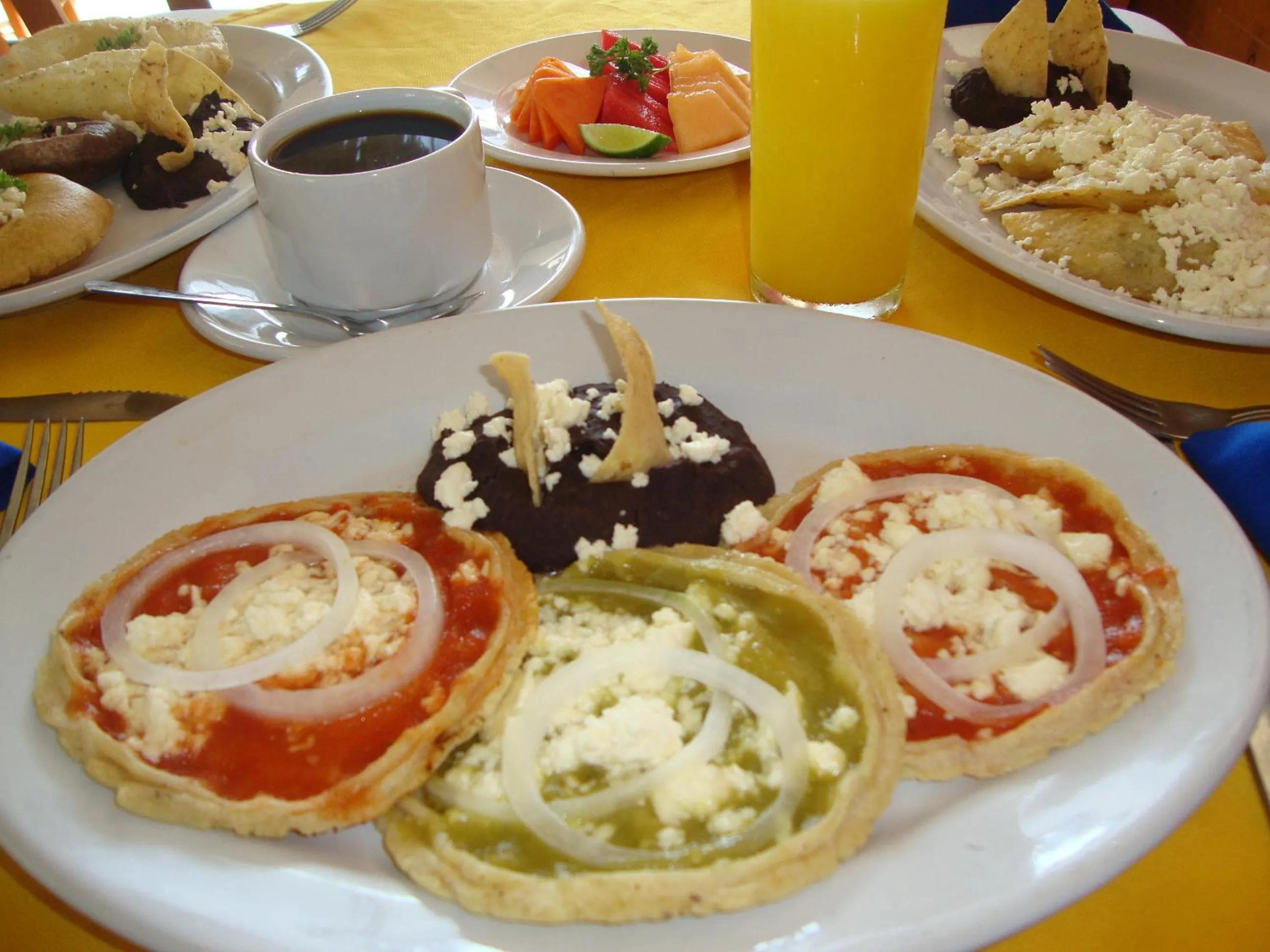 Breakfast in Hotel Delfines - a 2 calles del Acuario Veracruz