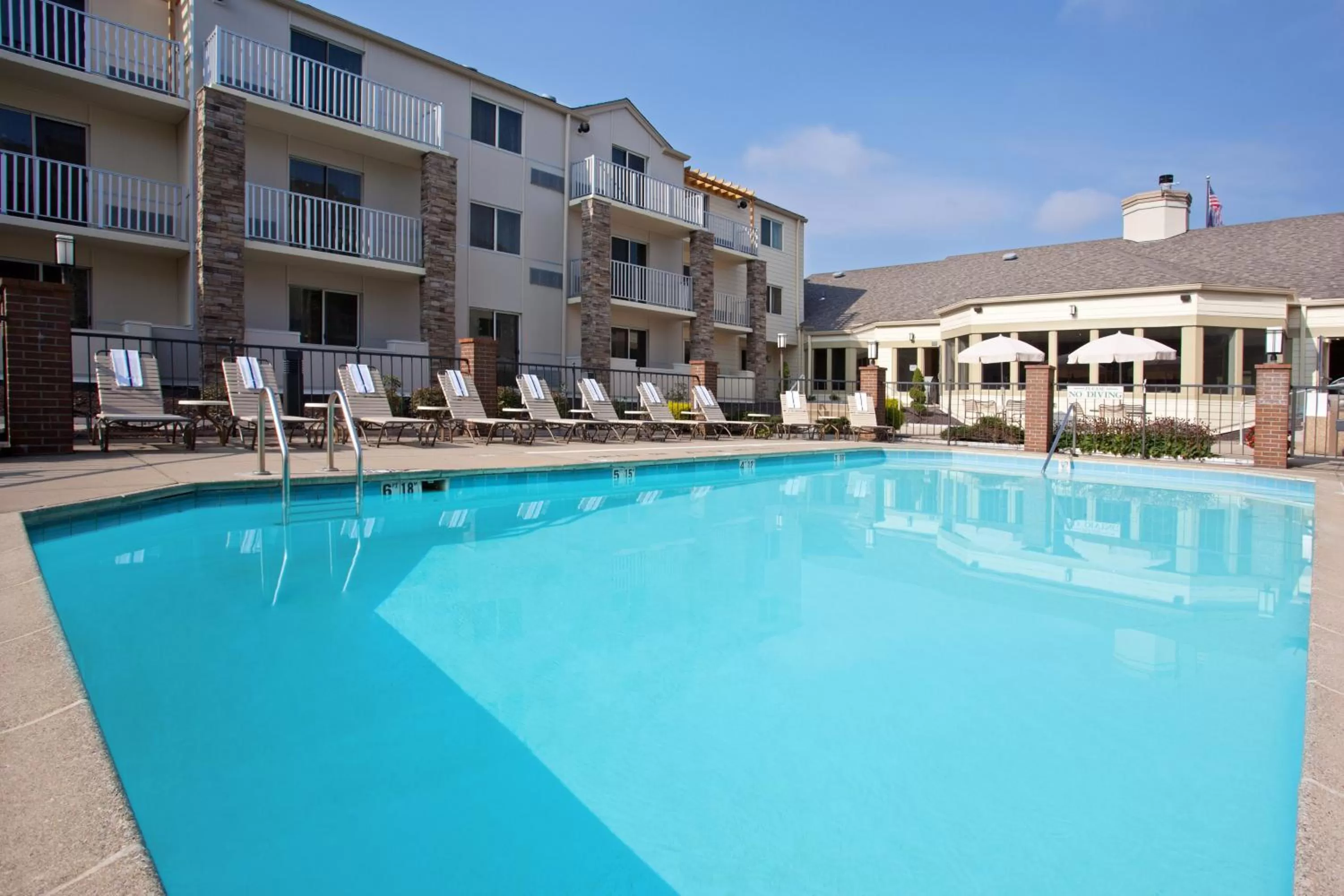 Swimming pool in Holiday Inn Express Hotel & Suites Pittsburgh Airport by IHG