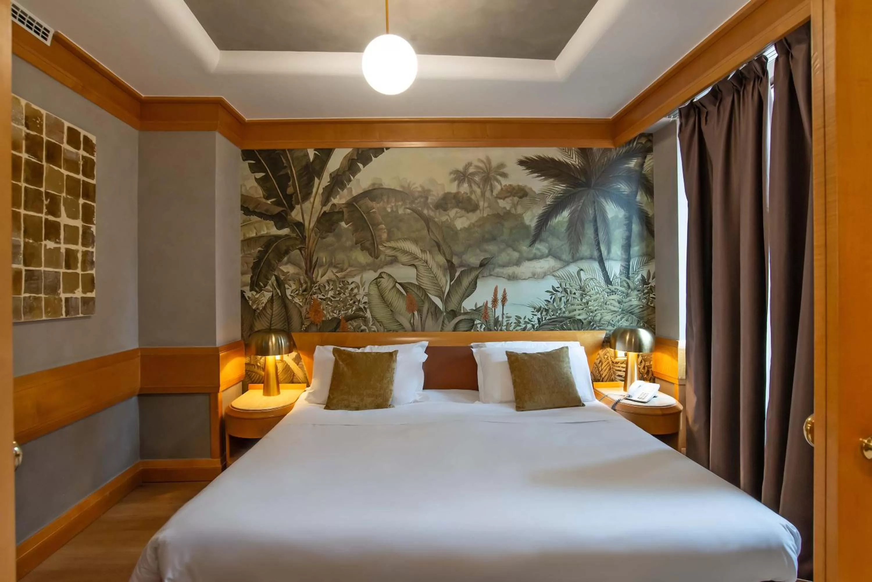 Bedroom, Bed in Hotel White