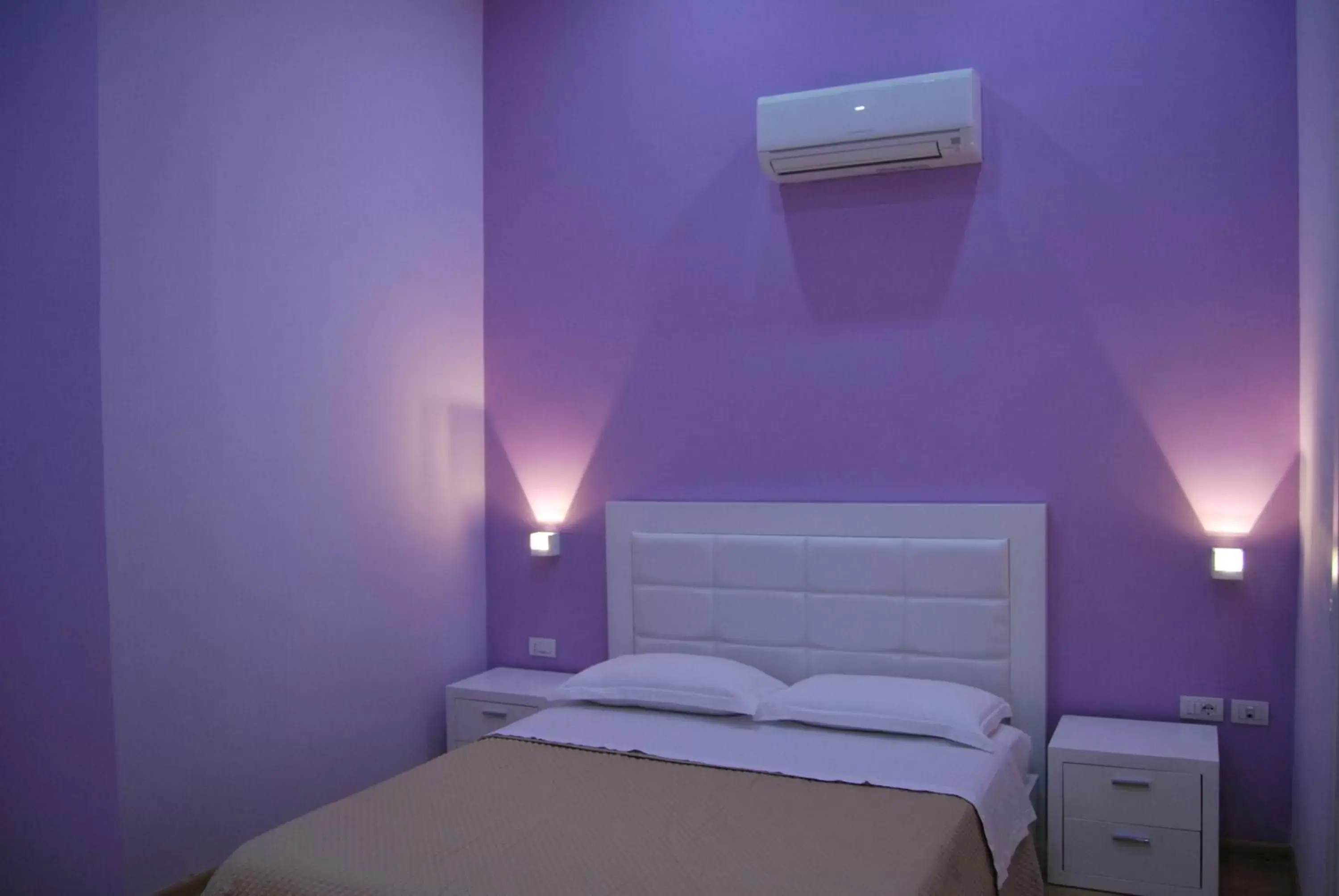 Double Room in Hotel & Restaurant White City Double Room in Hotel & Restaurant White City