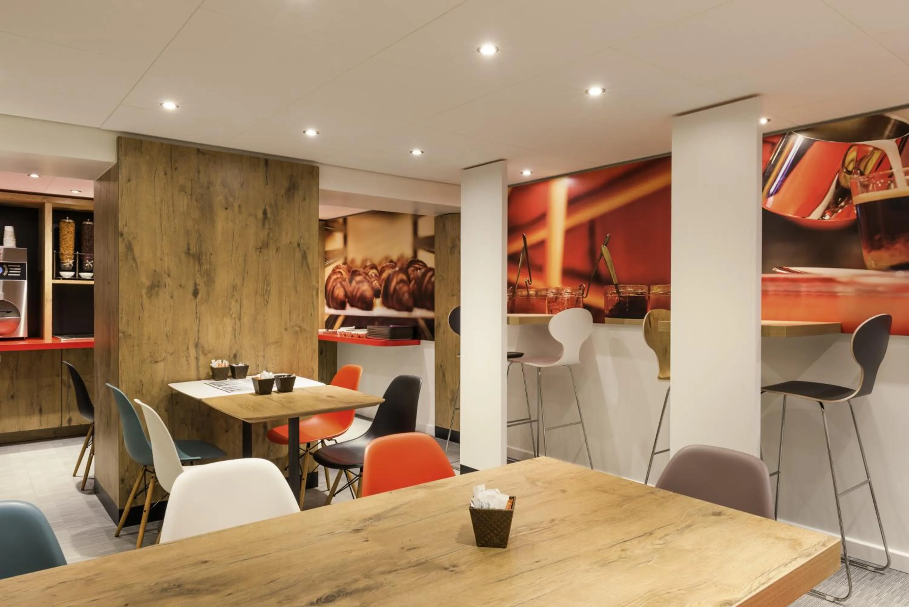 Restaurant/places to eat in ibis Paris Père Lachaise