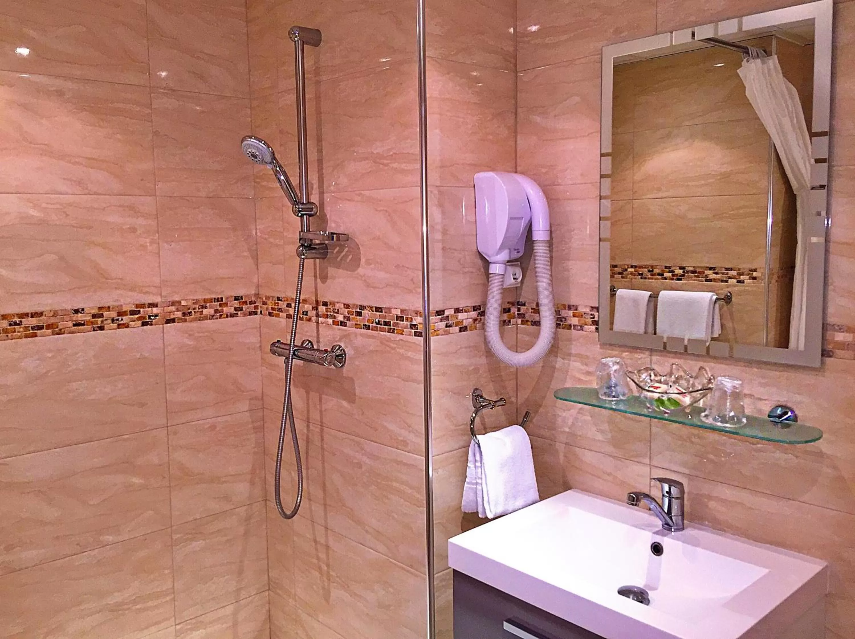 Bathroom in Hotel Saint-Aignan