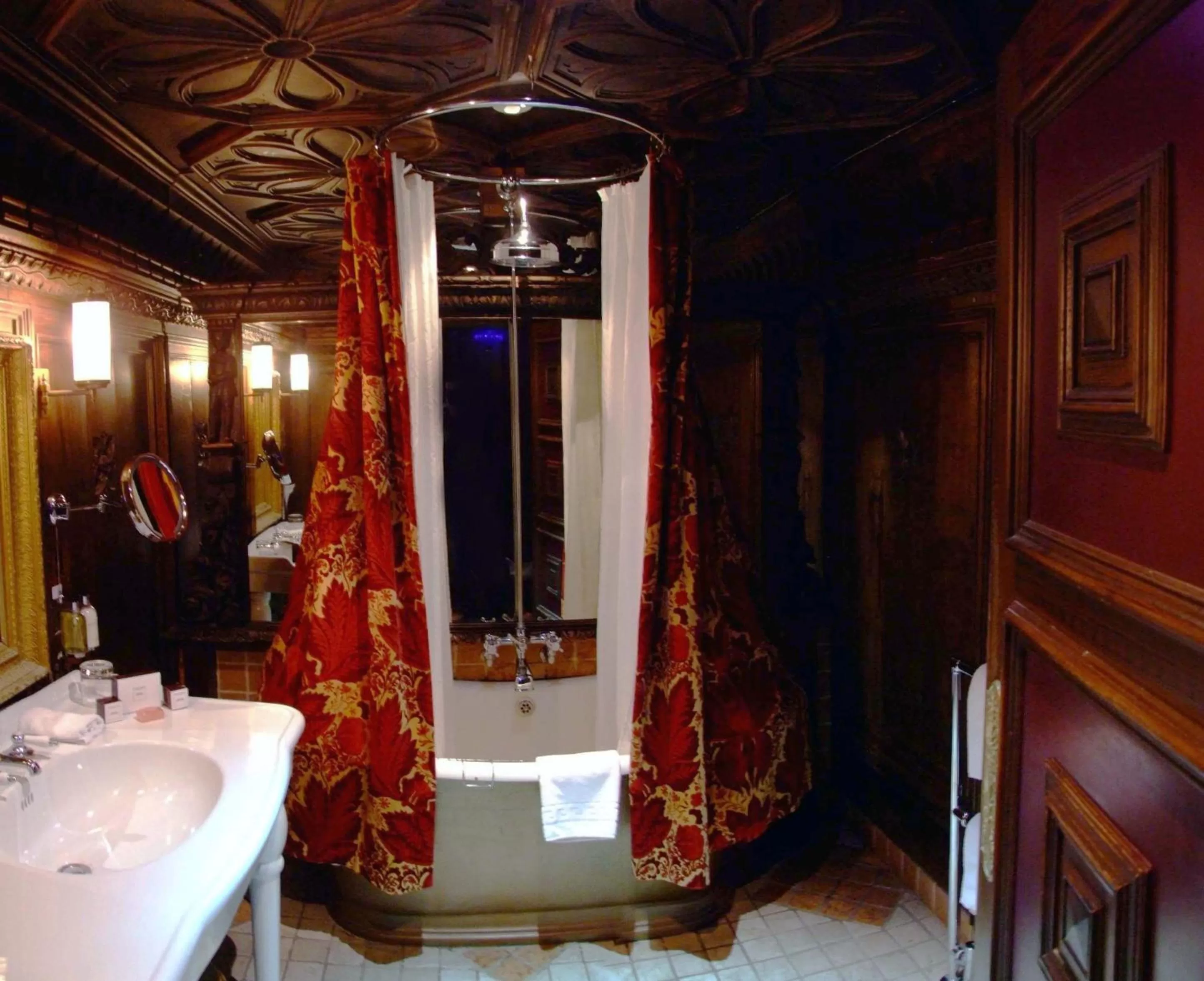 Bathroom in The Witchery by the Castle