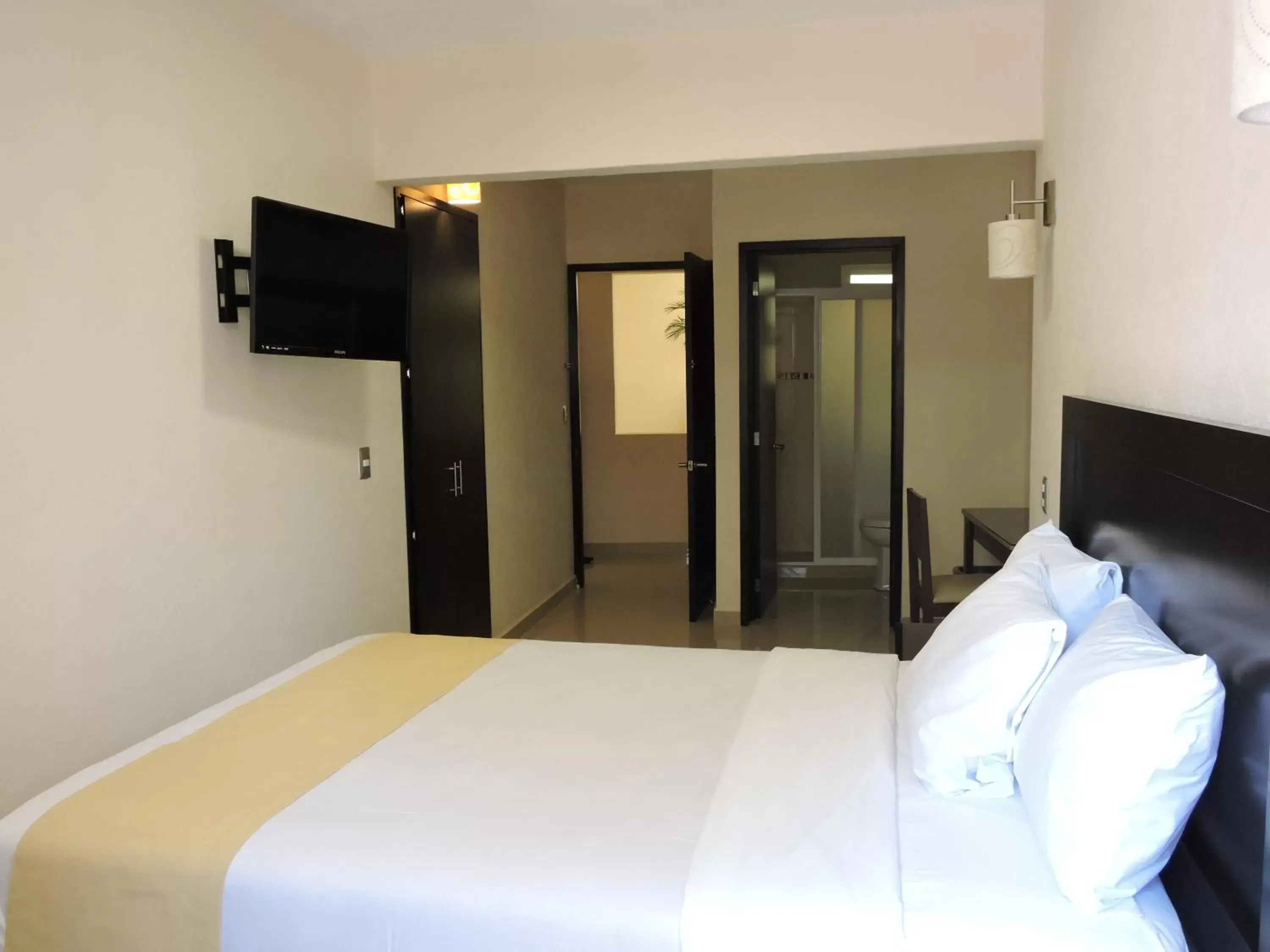 Standard Queen Room - single occupancy in Casa Jasave Hotel Standard Queen Room - single occupancy in Casa Jasave Hotel