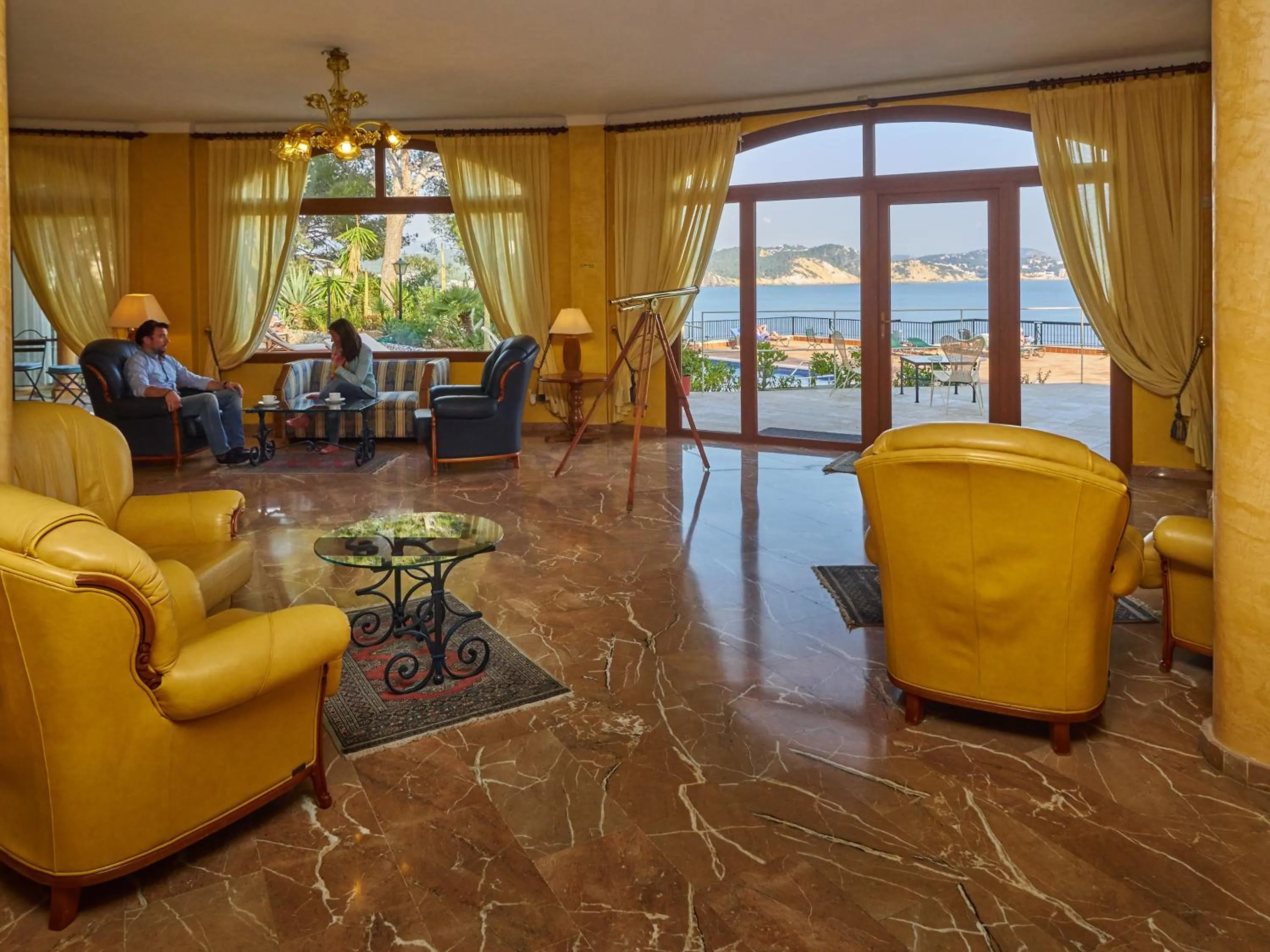 Communal lounge/ TV room in Hotel Petit Cala Fornells