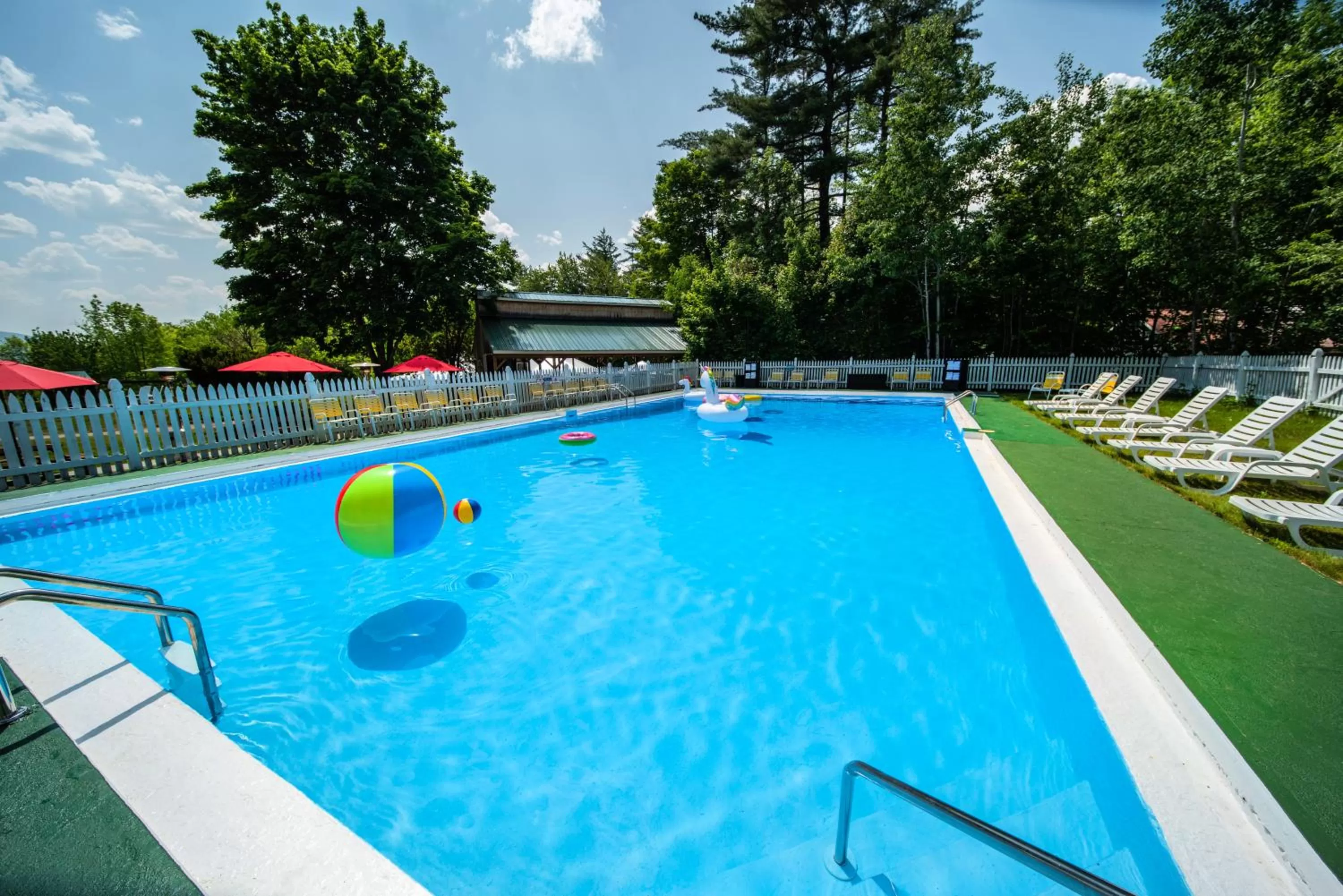 Swimming pool in Christmas Farm Inn and Spa