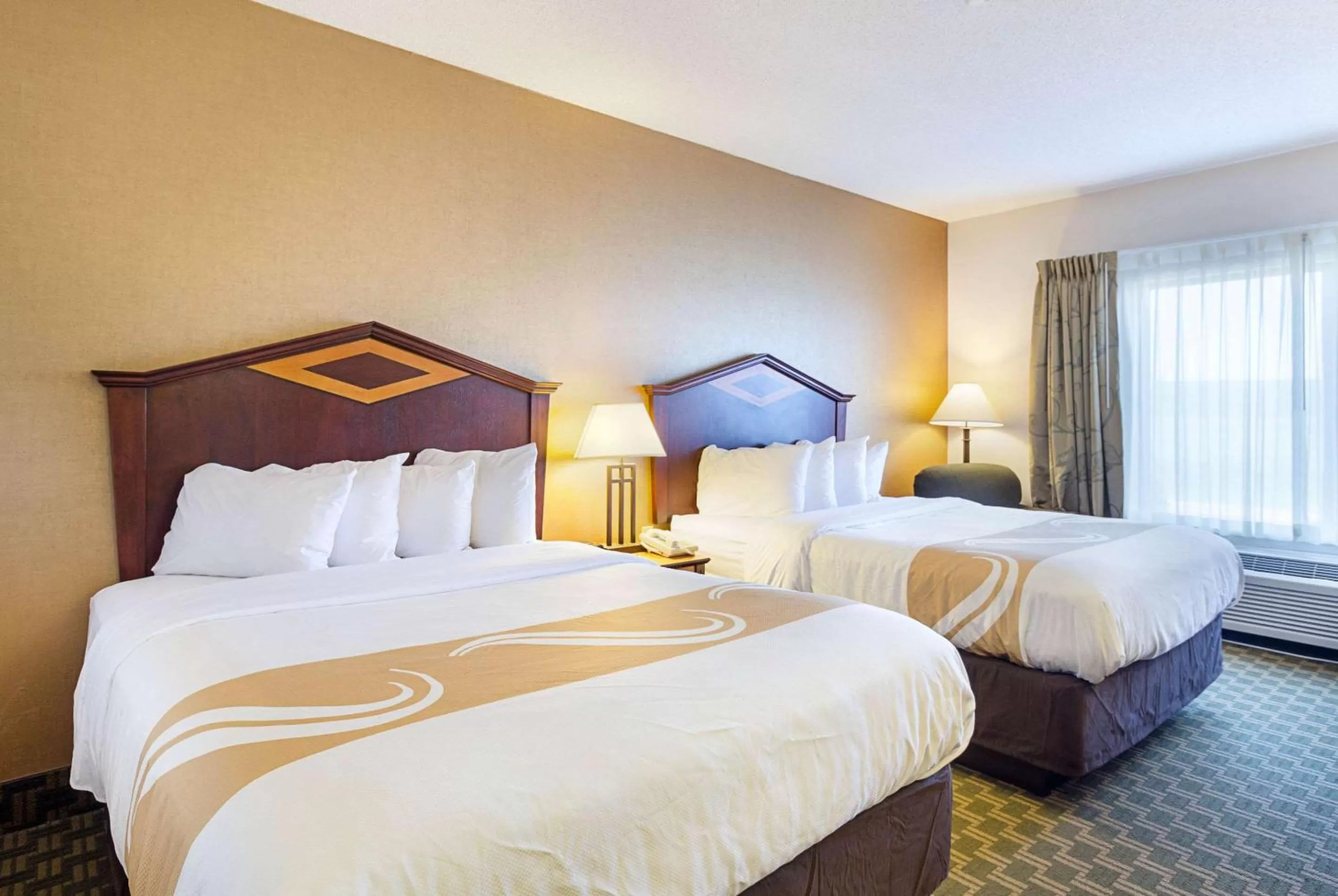 Photo of the whole room, Bed in Quality Inn Fairmont