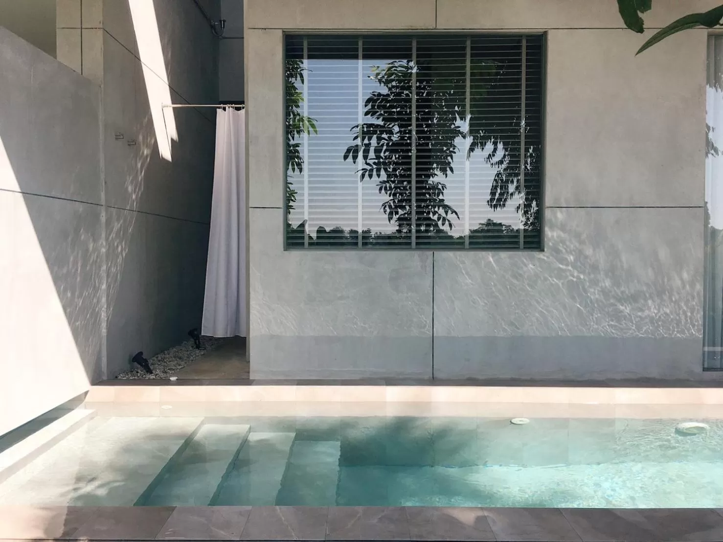 Swimming pool in Doowall Hotel