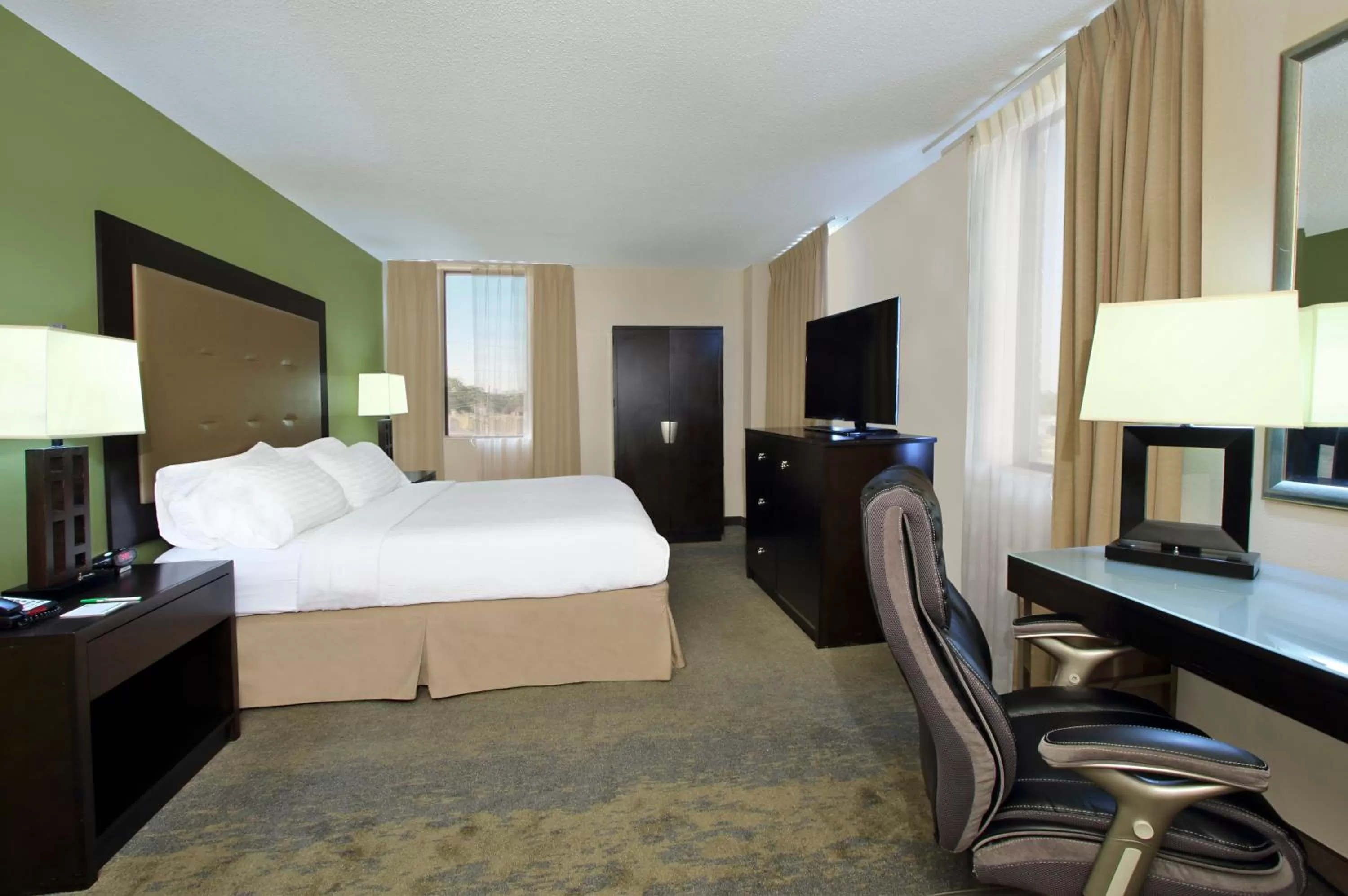 Executive King Room - Non-Smoking in Holiday Inn Metairie New Orleans by IHG