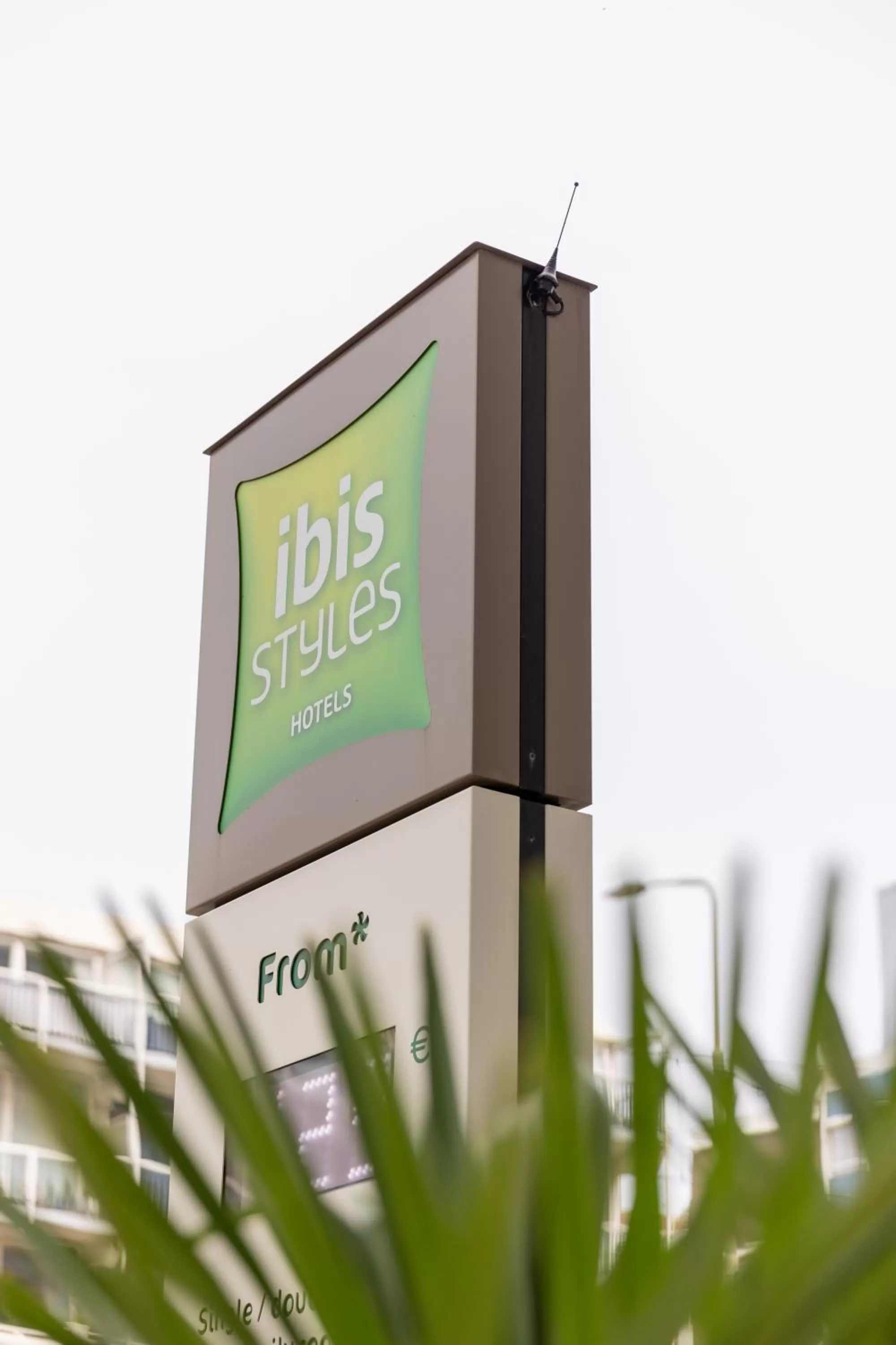 Property logo or sign in ibis Styles Den Haag Scheveningen