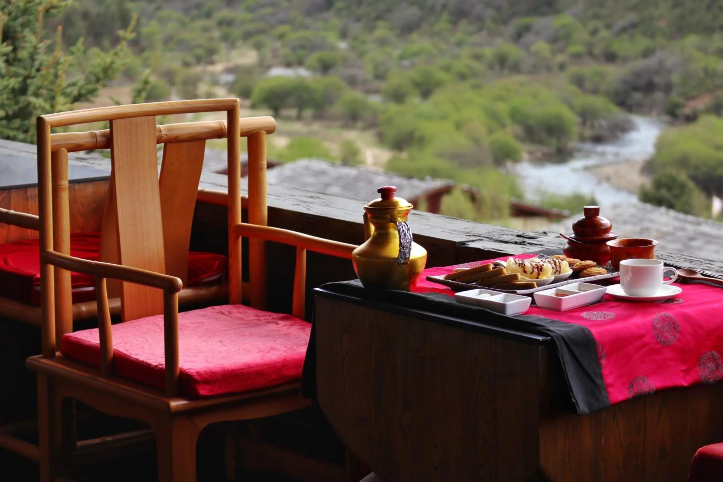 Restaurant/places to eat in Banyan Tree Ringha