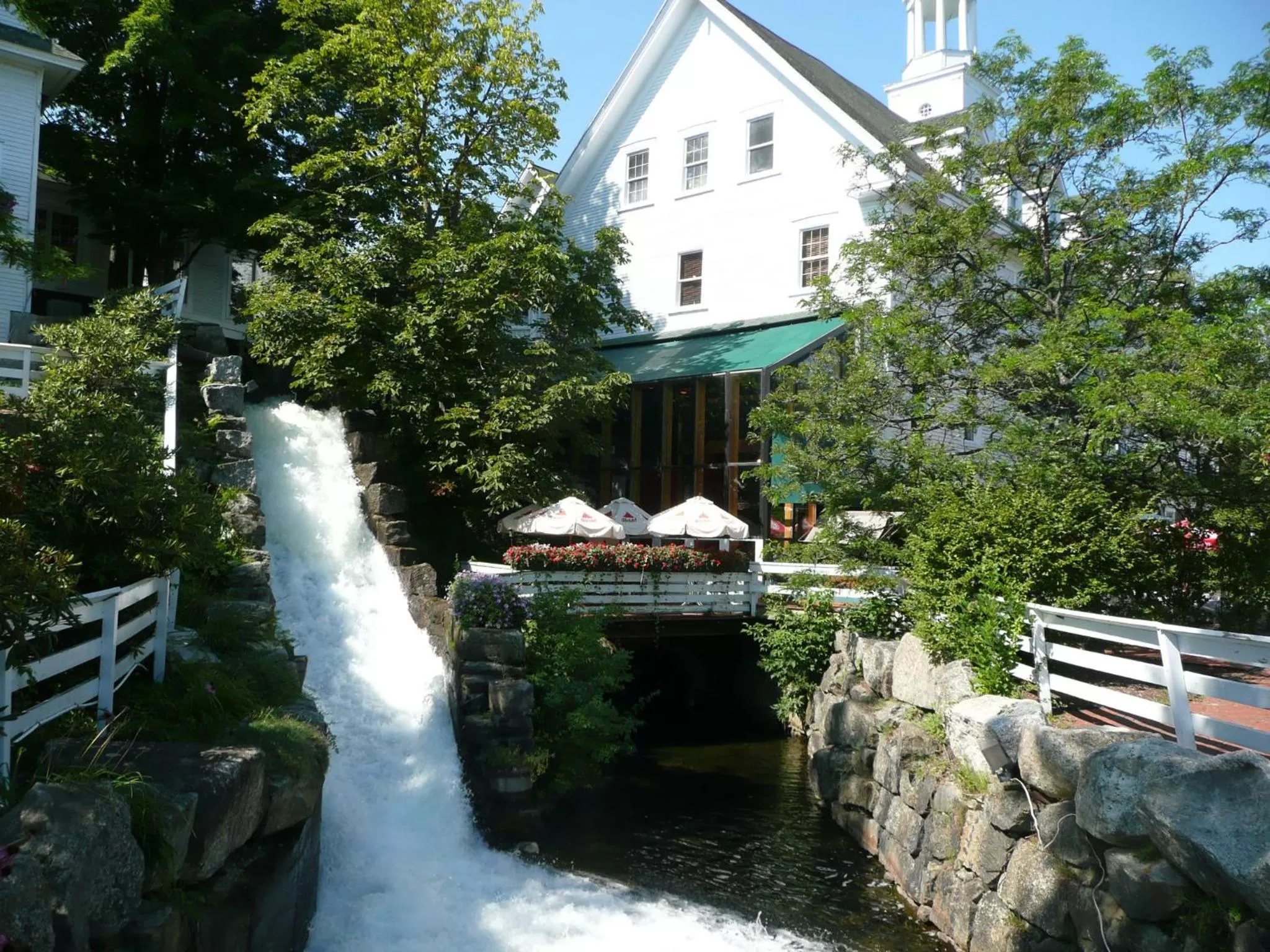 Restaurant/places to eat in Mill Falls Resort Collection at the Lake