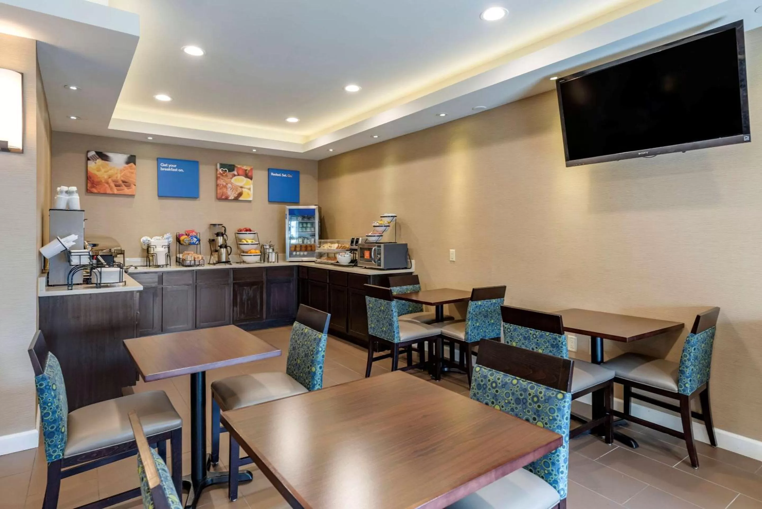 Restaurant/places to eat in Comfort Inn Madison near Clifty Falls