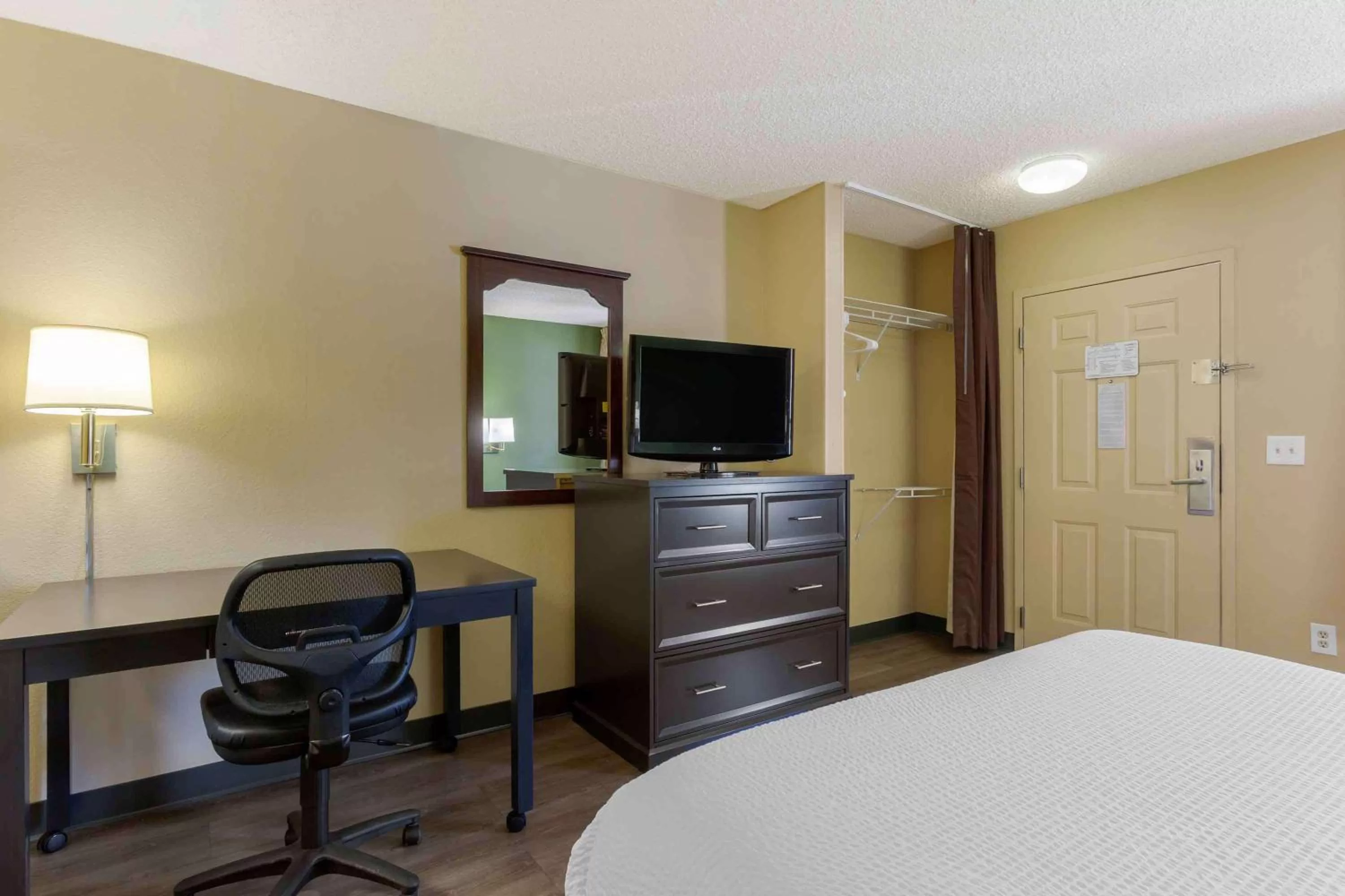 Bedroom, Bed in Extended Stay America Select Suites - Phoenix - Scottsdale - North