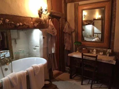 Bathroom in Valley Farmhouse B&B