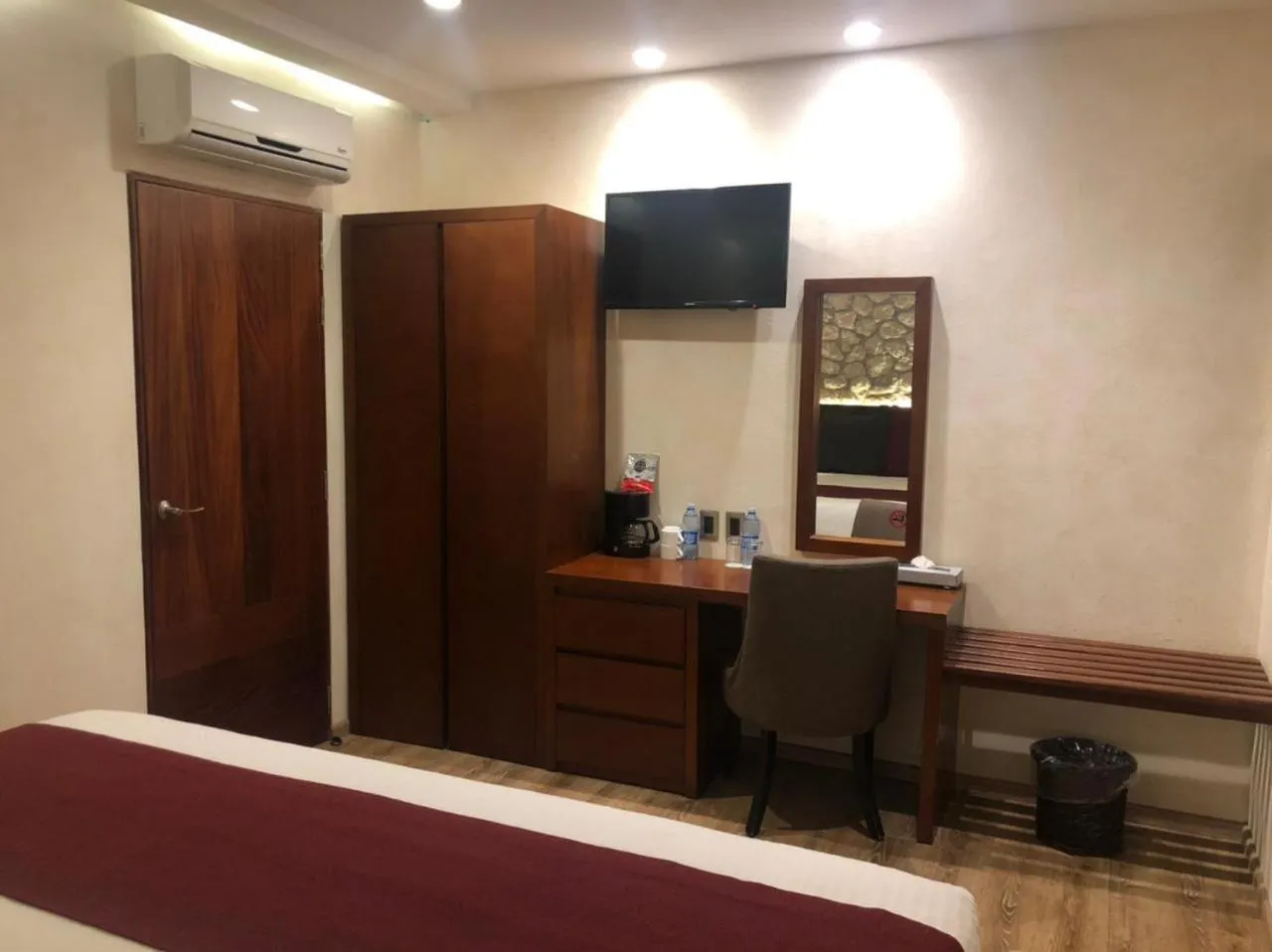 Photo of the whole room, Bed in Hotel Madero