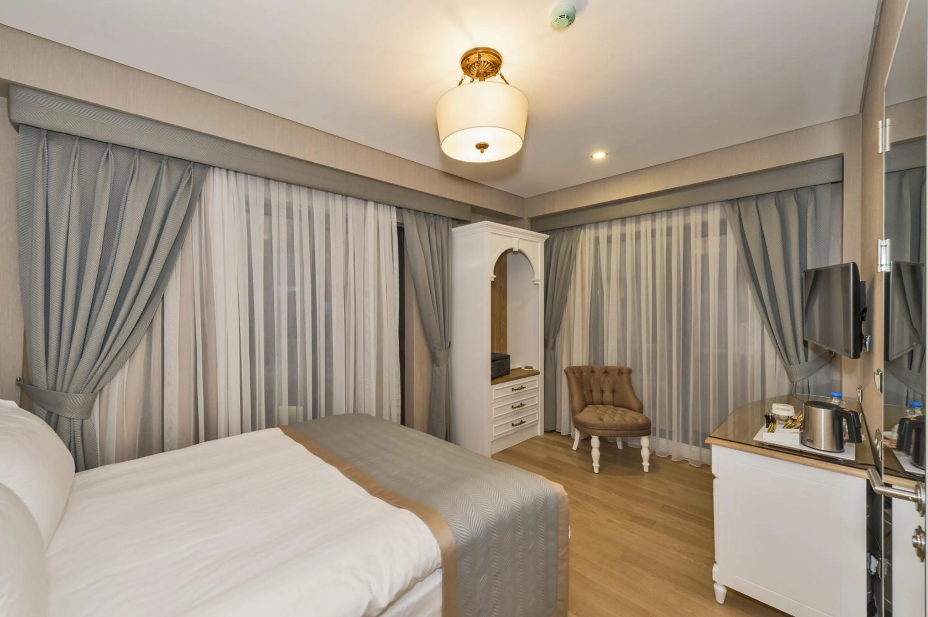 Photo of the whole room, Bed in Hanna Hotel