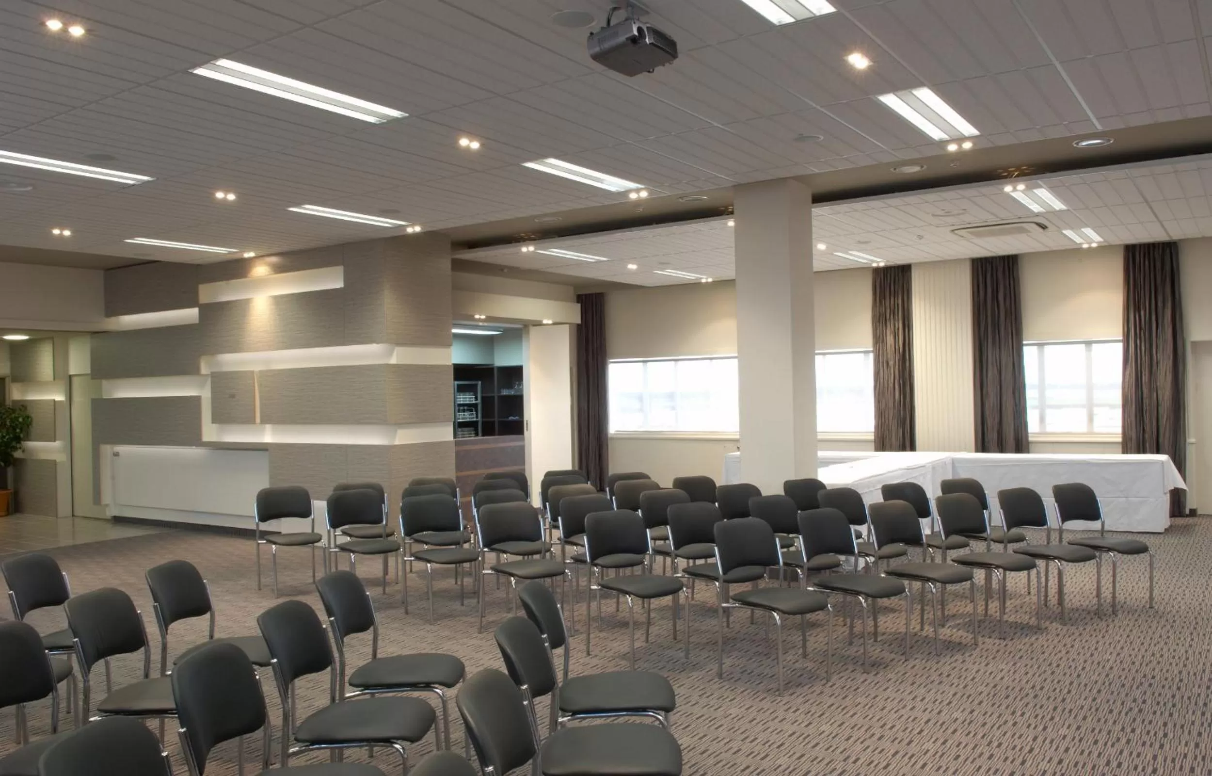 Business facilities in Kelvin Hotel