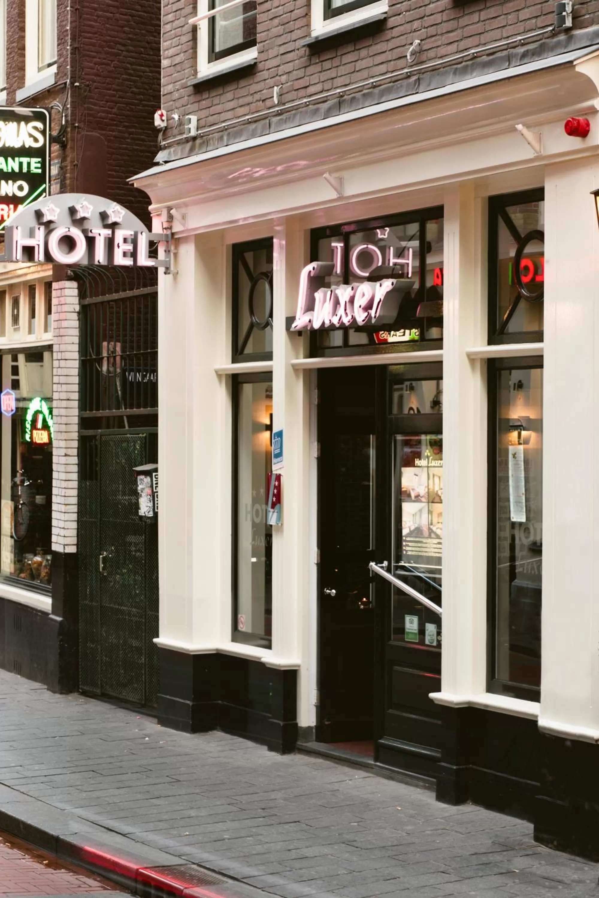 Facade/entrance in Hotel Luxer