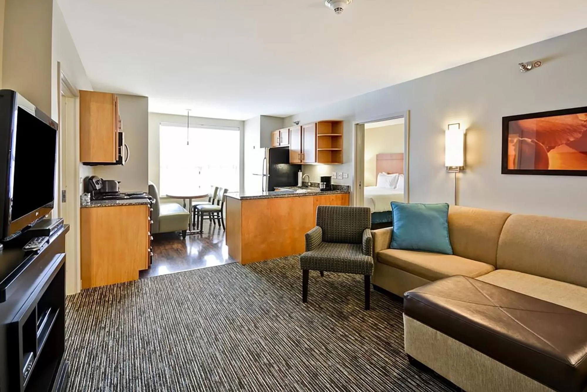 Living room in Hyatt House Naperville/Warrenville