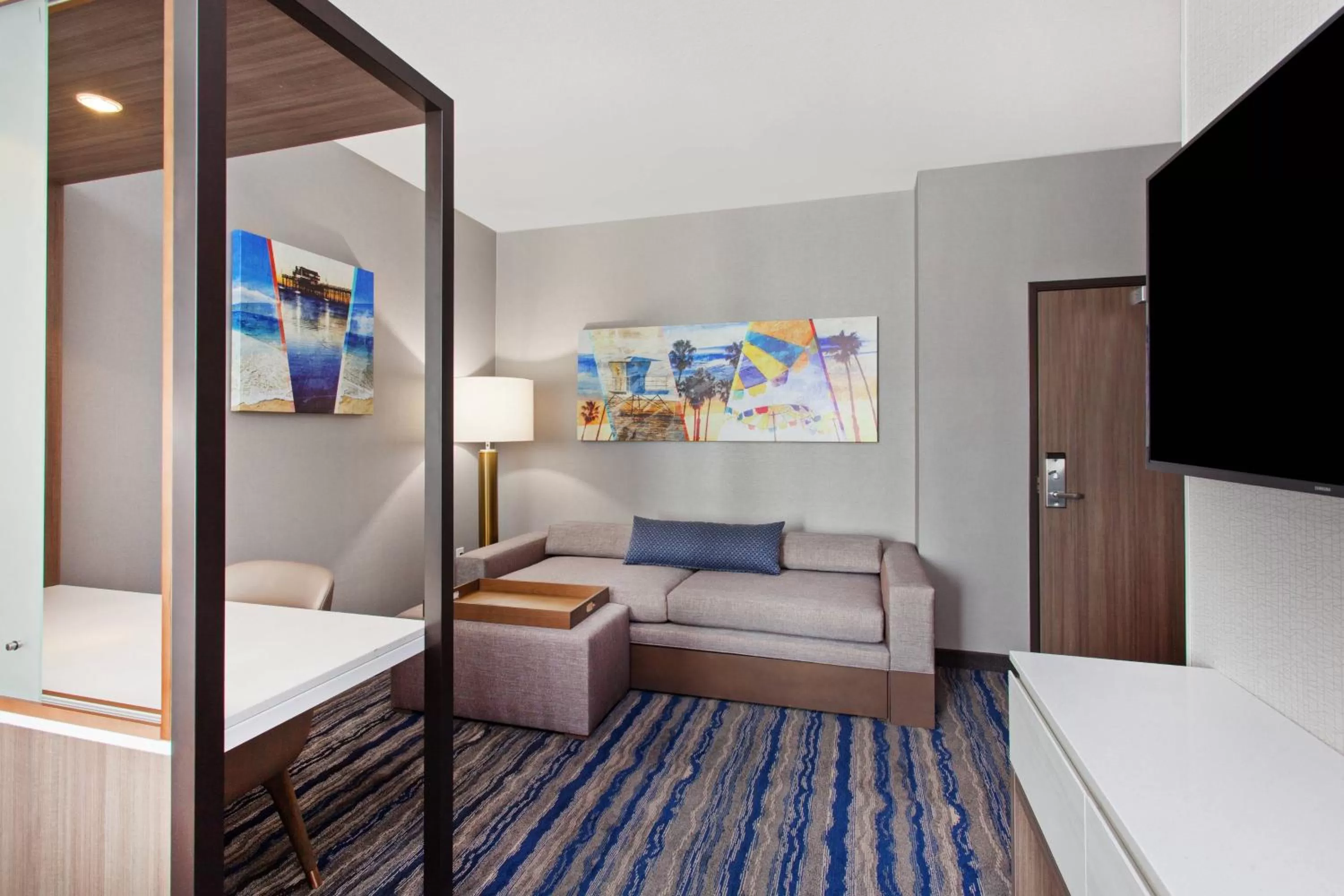 Living room, Bed in SpringHill Suites by Marriott Huntington Beach Orange County