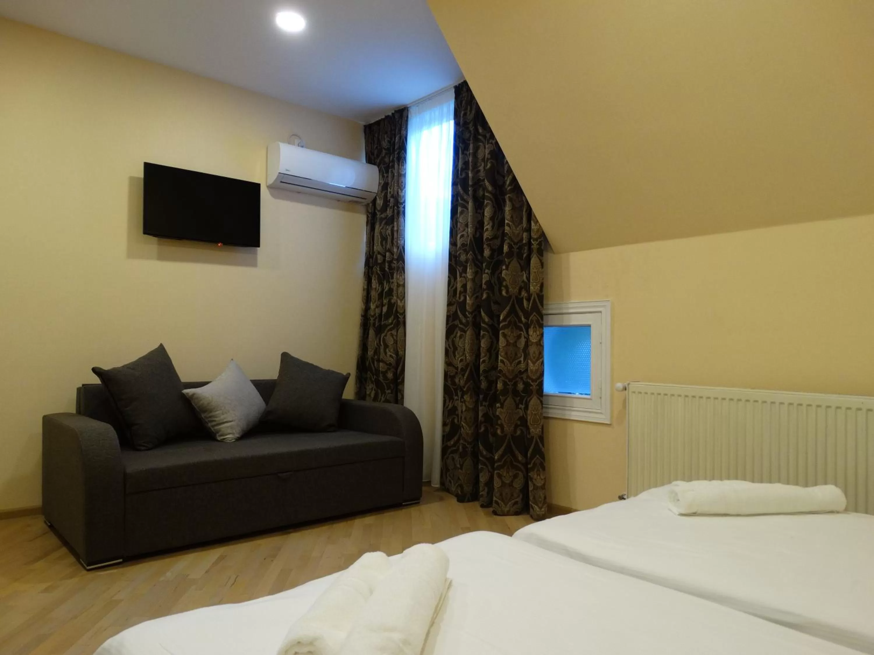 Photo of the whole room, Bed in Hotel Boutique IVERIA