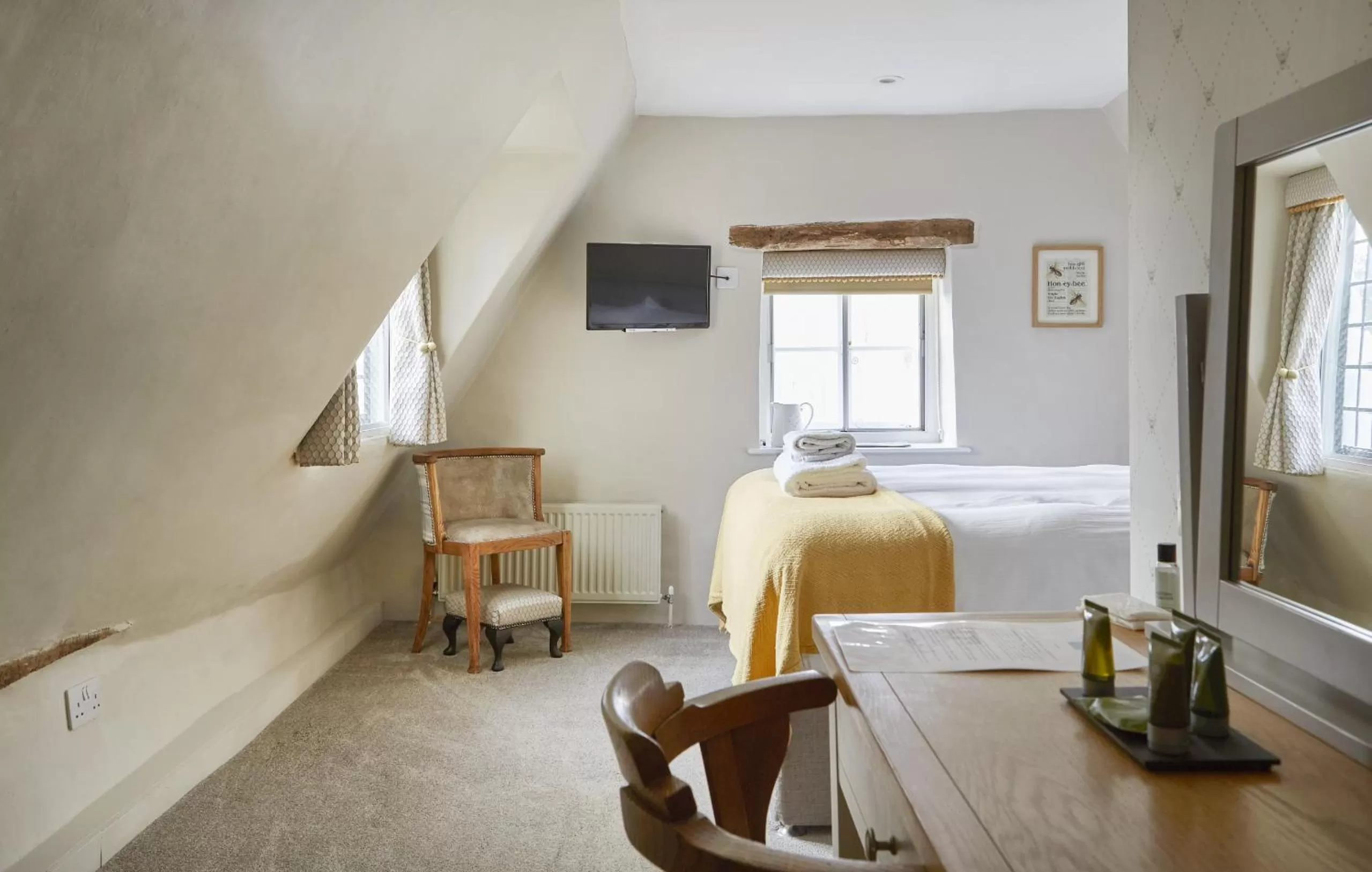 Bedroom, Bed in The Old New Inn