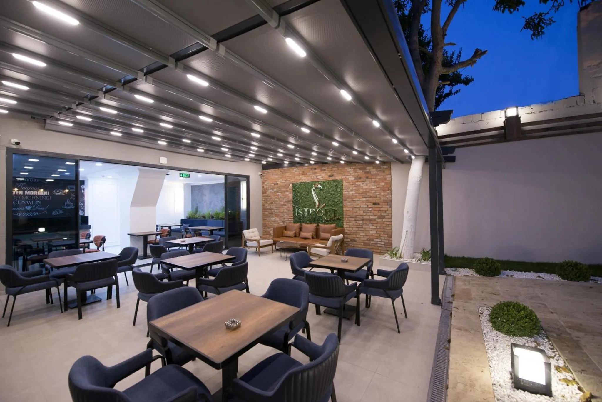 Restaurant/places to eat in İSTPORT GARDEN HOTELS