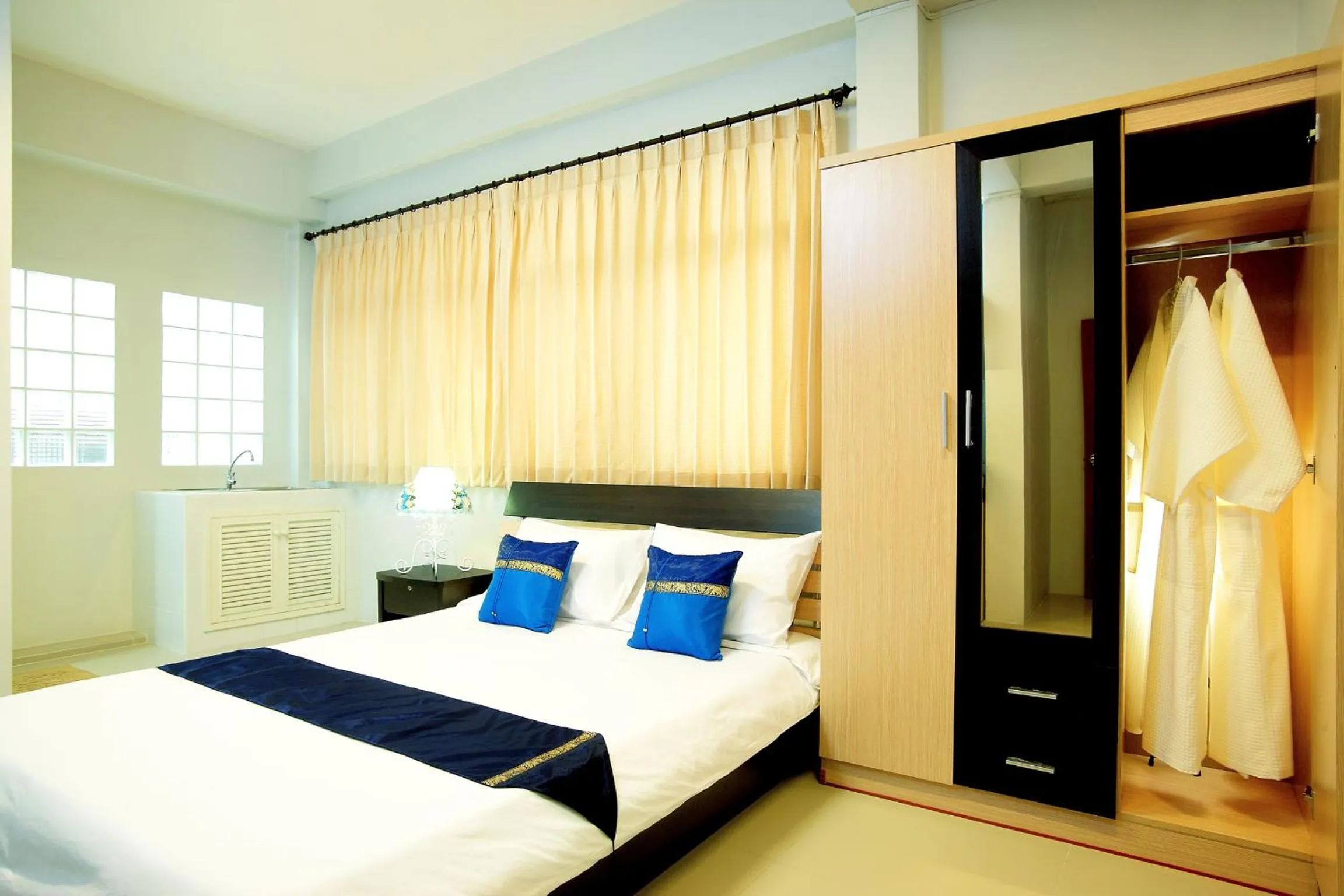 Bedroom, Bed in Smile Inn